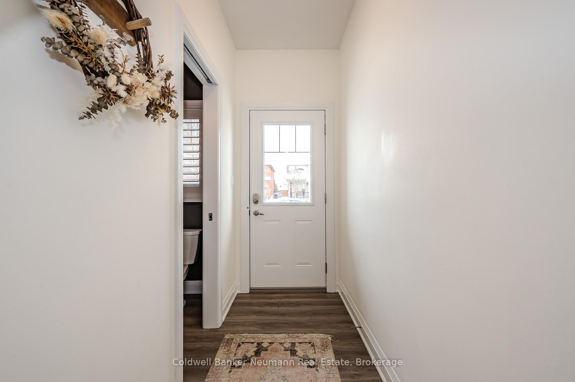 Photo 3 of Unit 5, 118 Simmonds Drive, Guelph, Victoria North — HOMEH