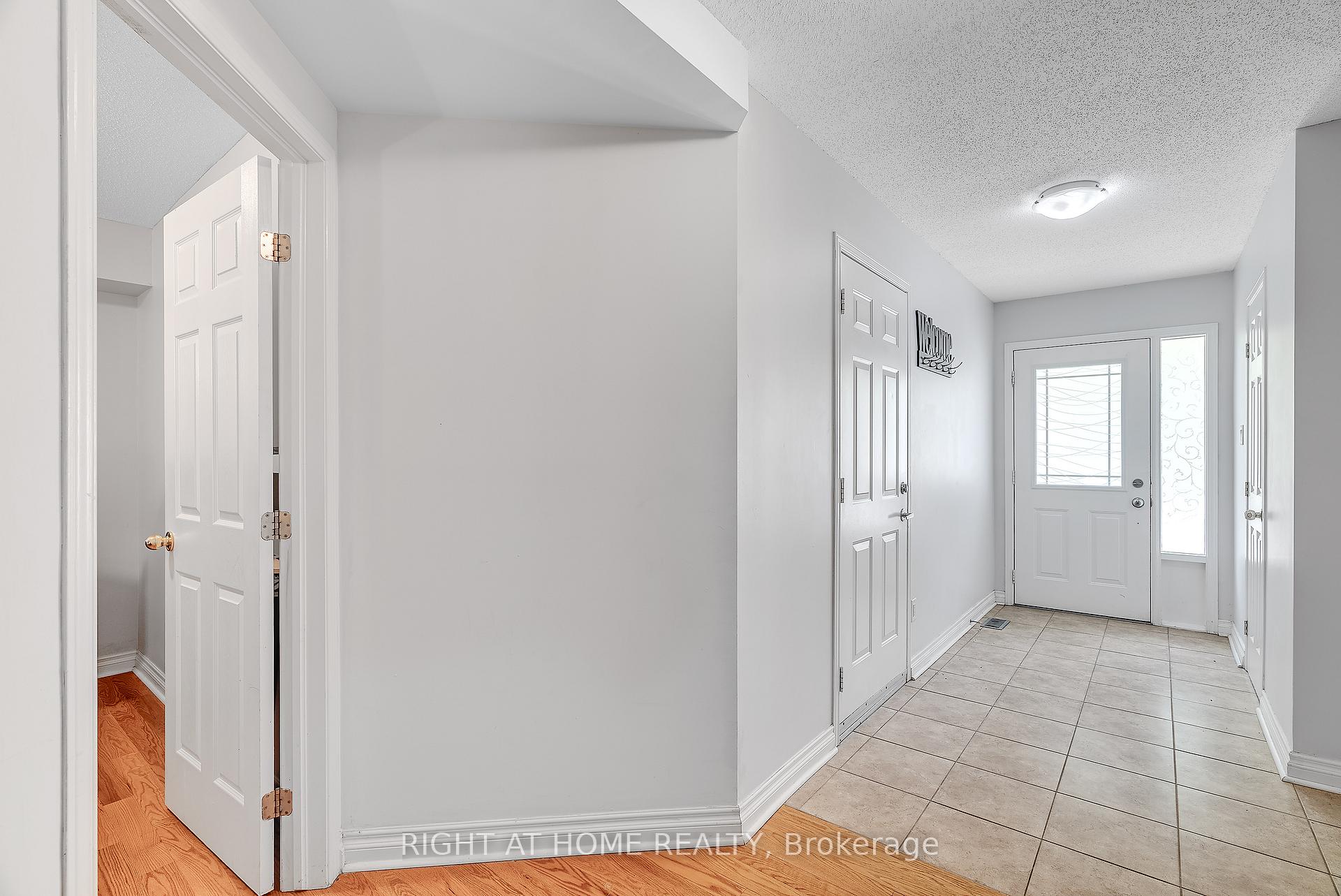 Photo 3 of 134 Fordham Private, Ottawa, Central Park — HOMEH