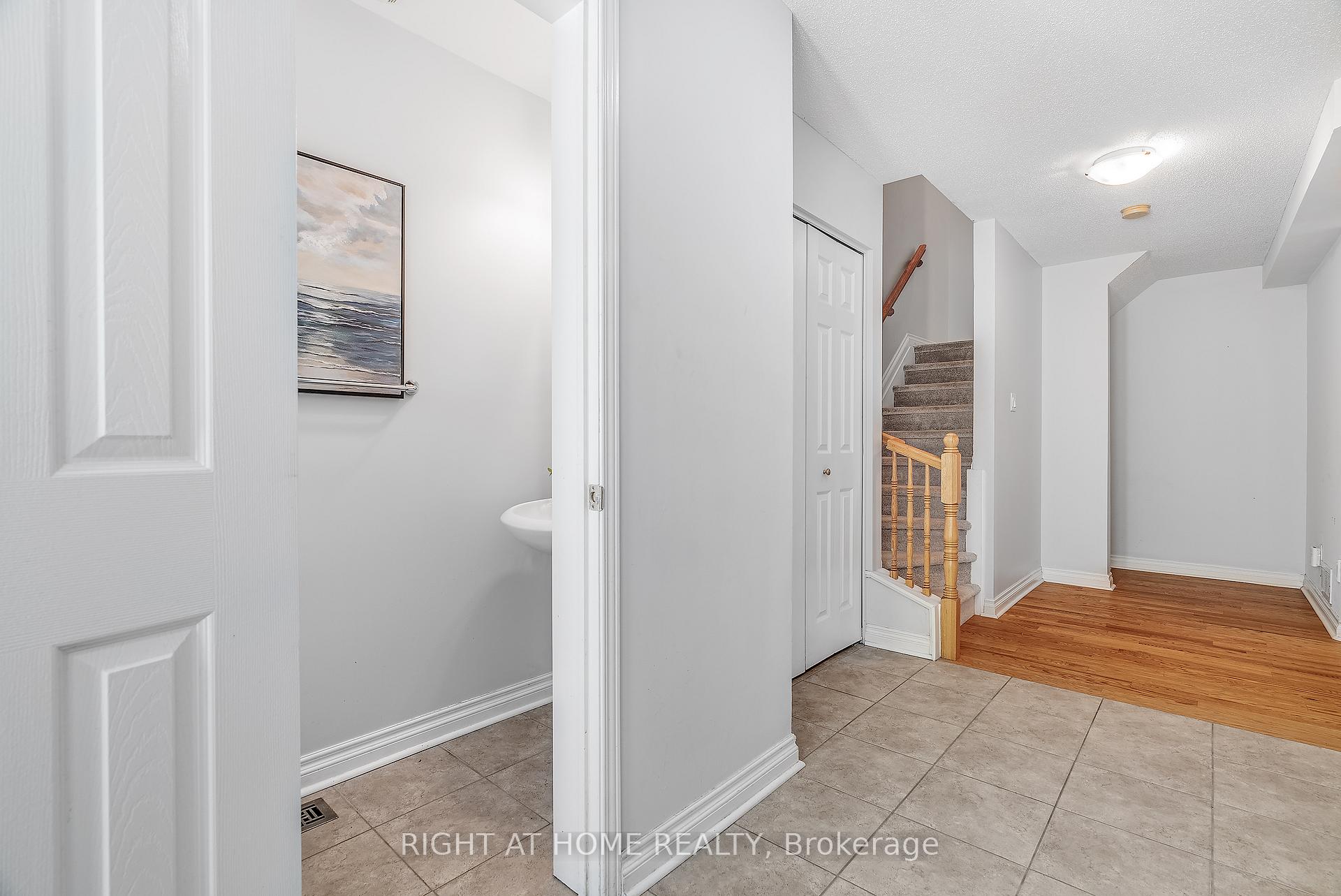 Photo 5 of 134 Fordham Private, Ottawa, Central Park — HOMEH