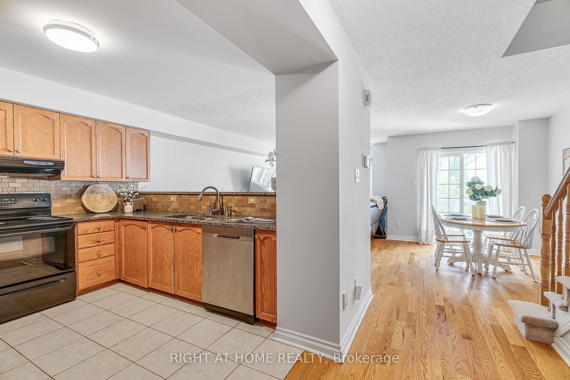 Photo 9 of 134 Fordham Private, Ottawa, Central Park — HOMEH