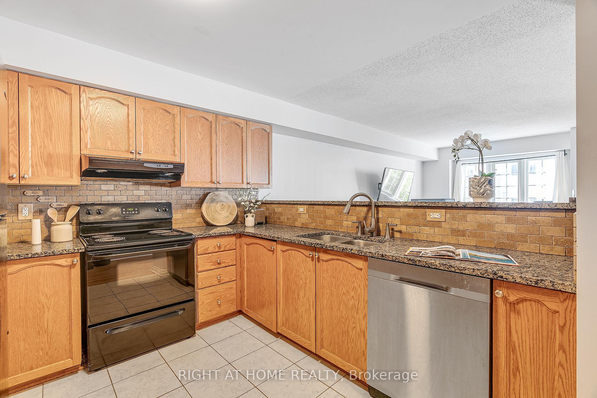 Photo 12 of 134 Fordham Private, Ottawa, Central Park — HOMEH