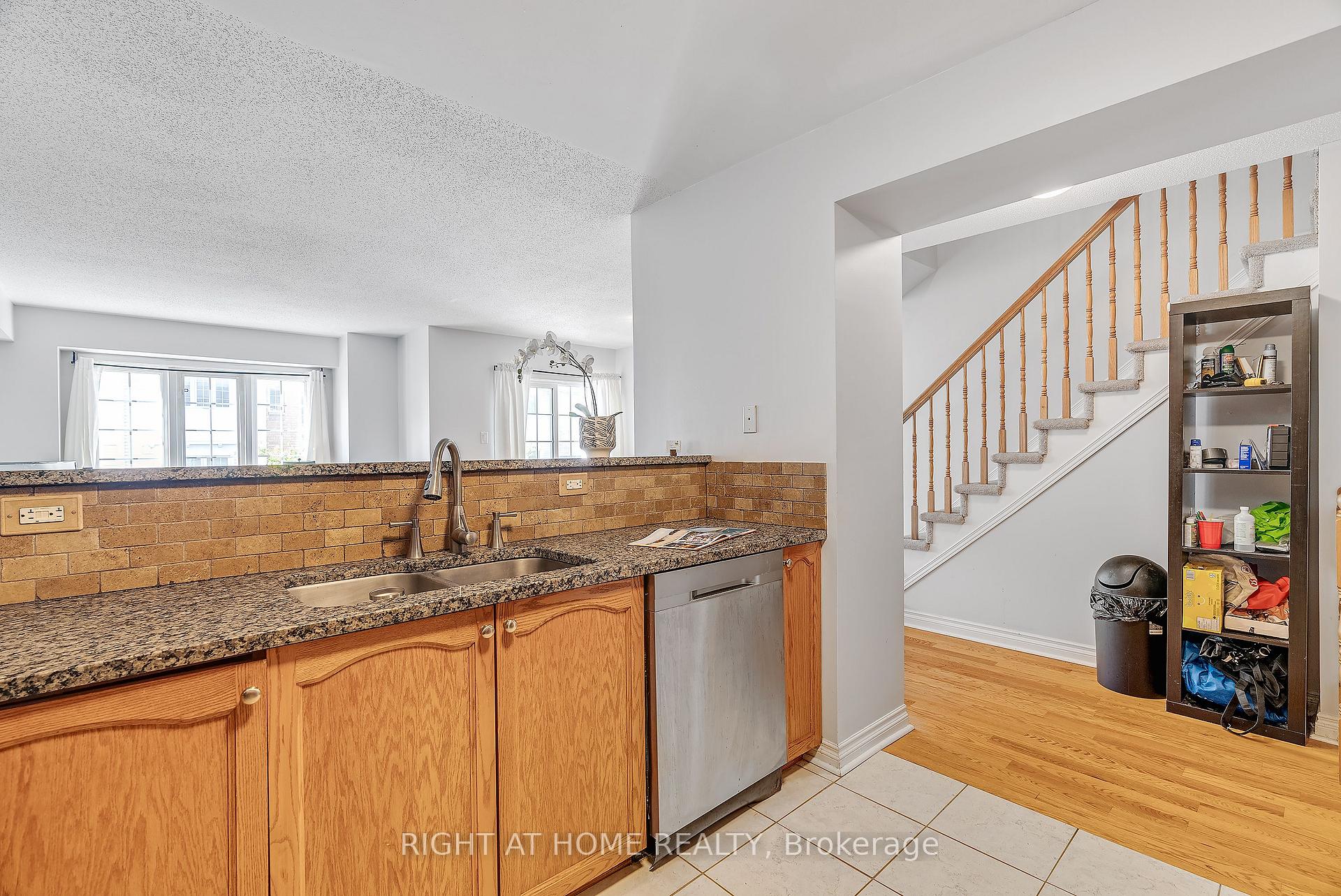 Photo 14 of 134 Fordham Private, Ottawa, Central Park — HOMEH