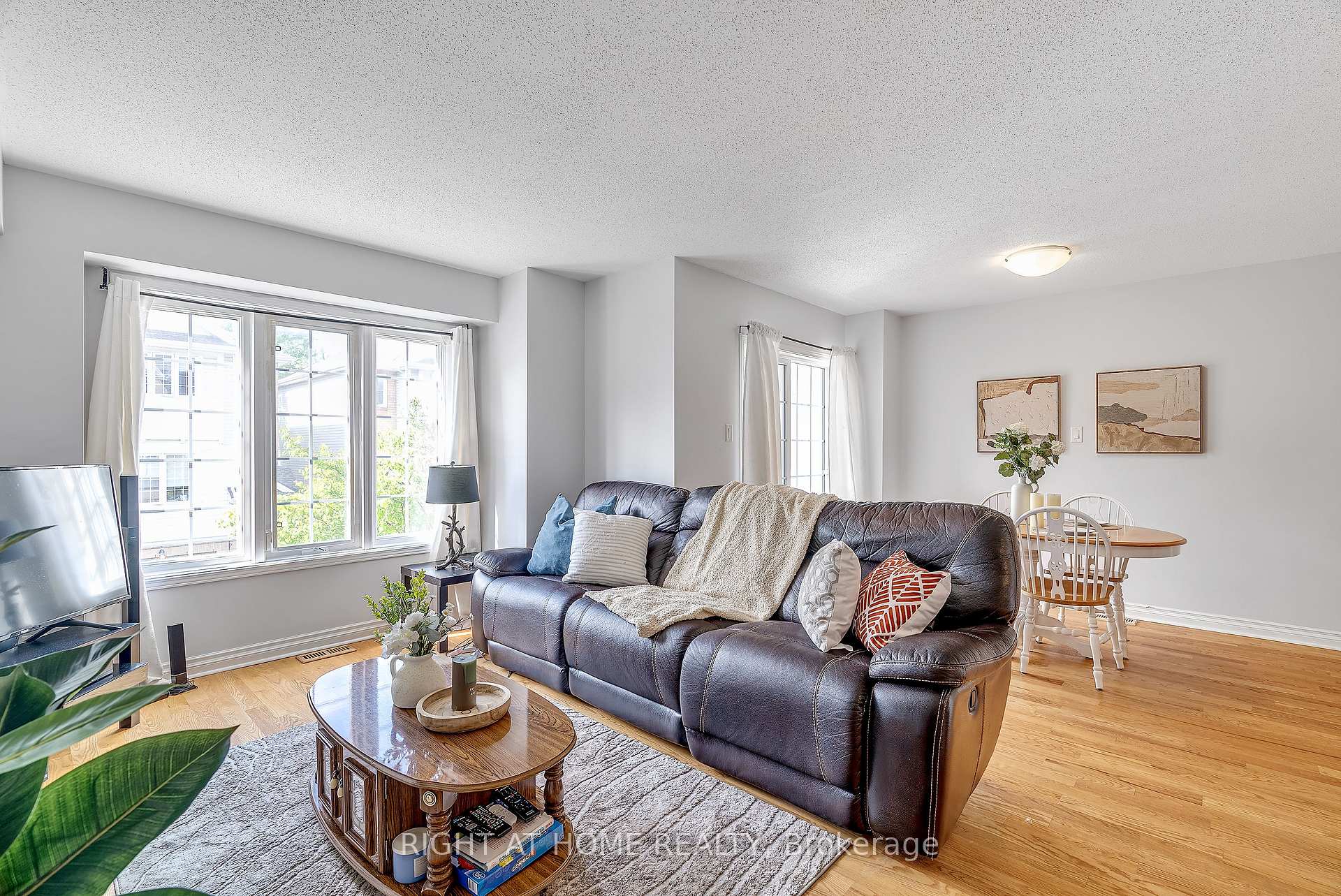 Photo 23 of 134 Fordham Private, Ottawa, Central Park — HOMEH
