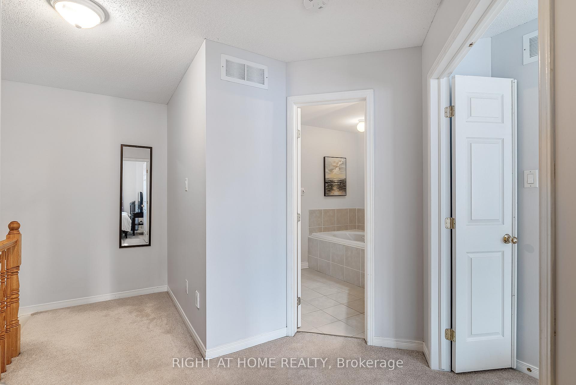 Photo 32 of 134 Fordham Private, Ottawa, Central Park — HOMEH