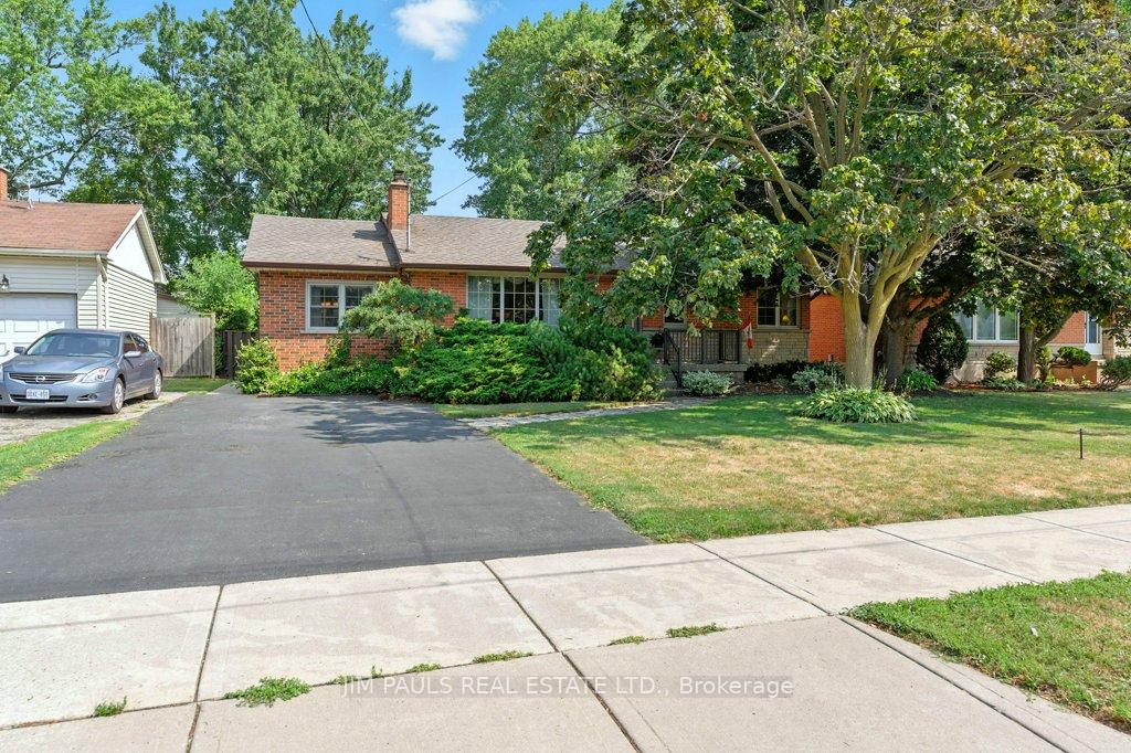 Photo 2 of 207 Broker Drive, Hamilton, Huntington — HOMEH