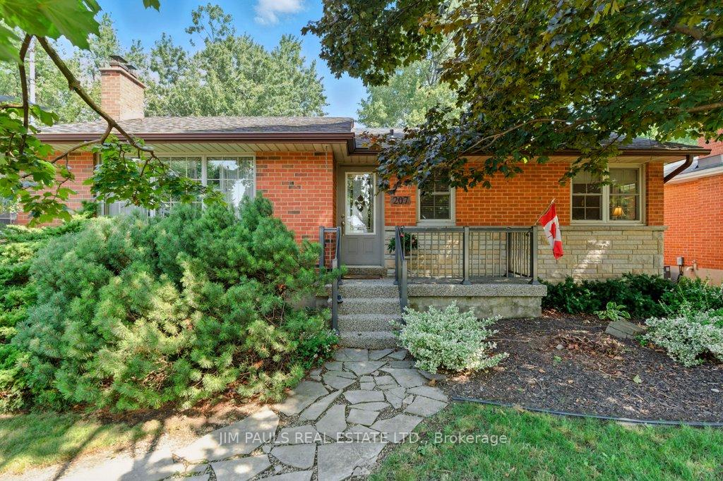 Photo 4 of 207 Broker Drive, Hamilton, Huntington — HOMEH