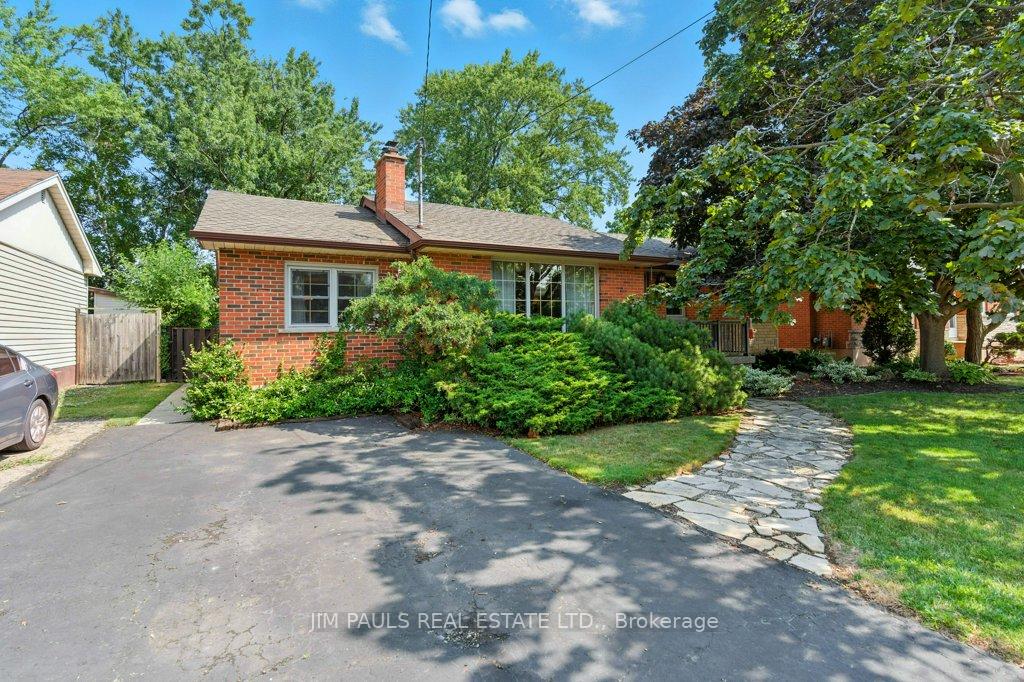 Photo 5 of 207 Broker Drive, Hamilton, Huntington — HOMEH