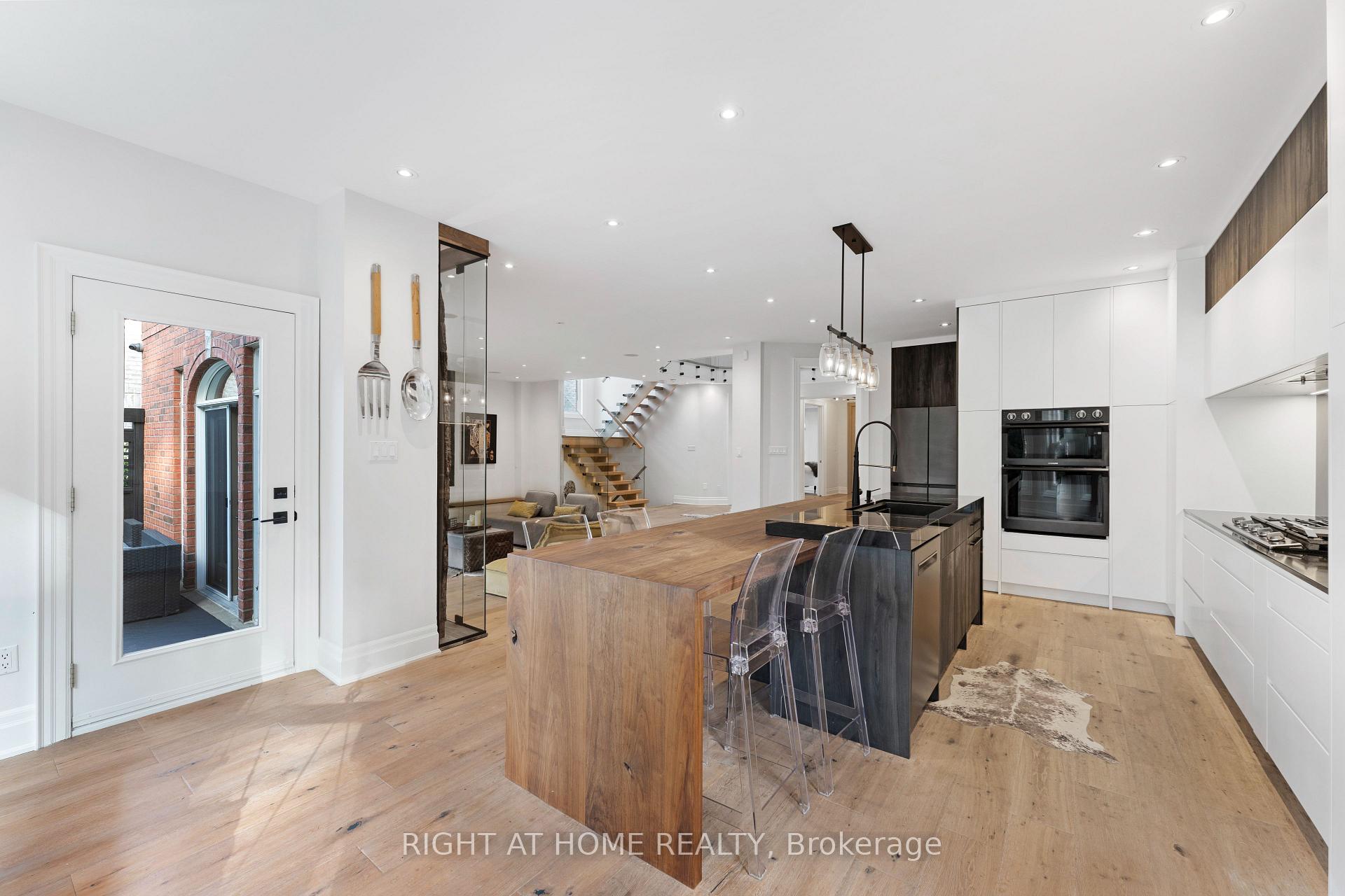 Photo 7 of 100 Willis Drive, Aurora, Aurora Highlands — HOMEH