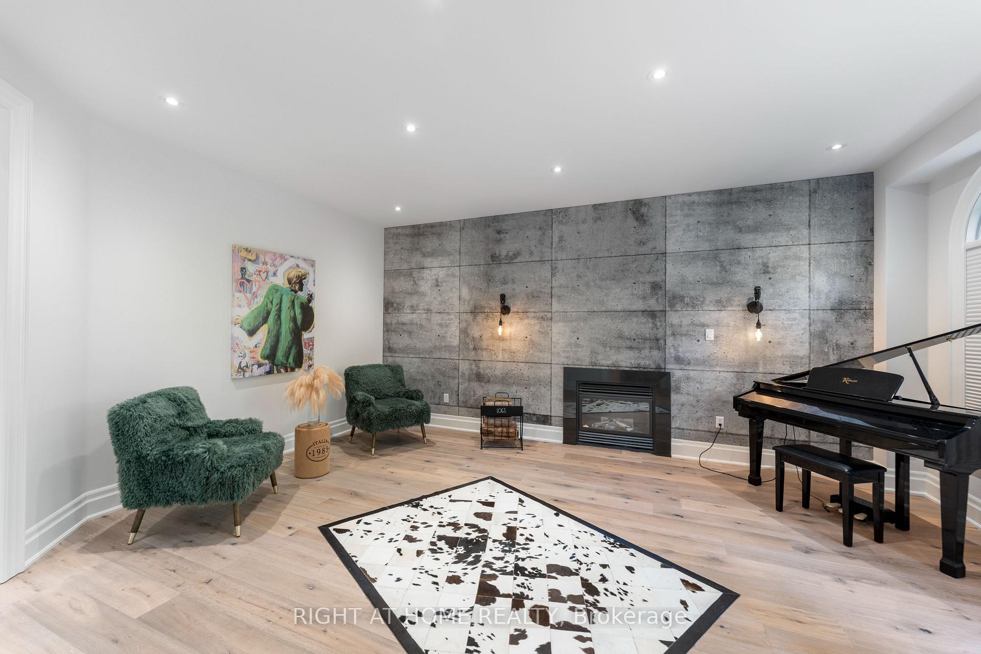 Photo 9 of 100 Willis Drive, Aurora, Aurora Highlands — HOMEH