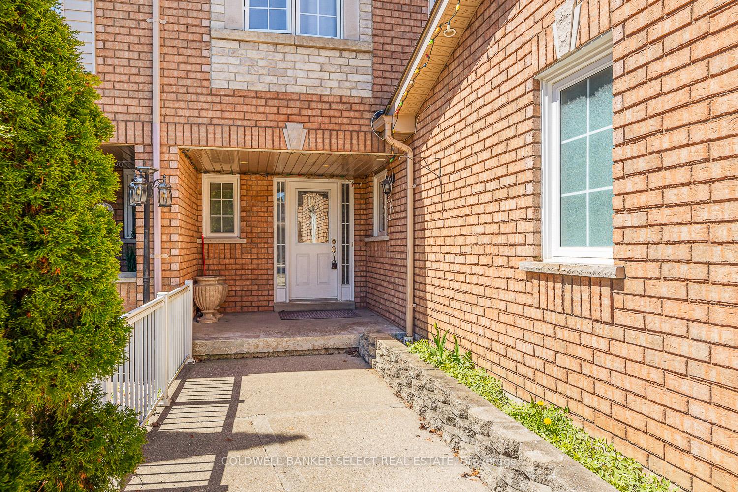 Photo 3 of 54 Hanton Crescent, Caledon, Bolton East — HOMEH