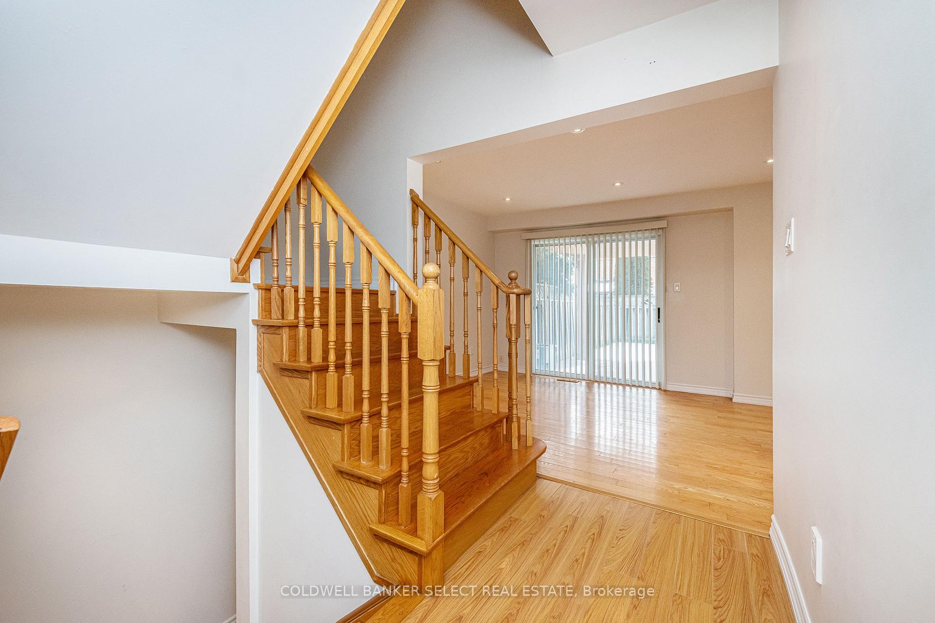 Photo 6 of 54 Hanton Crescent, Caledon, Bolton East — HOMEH