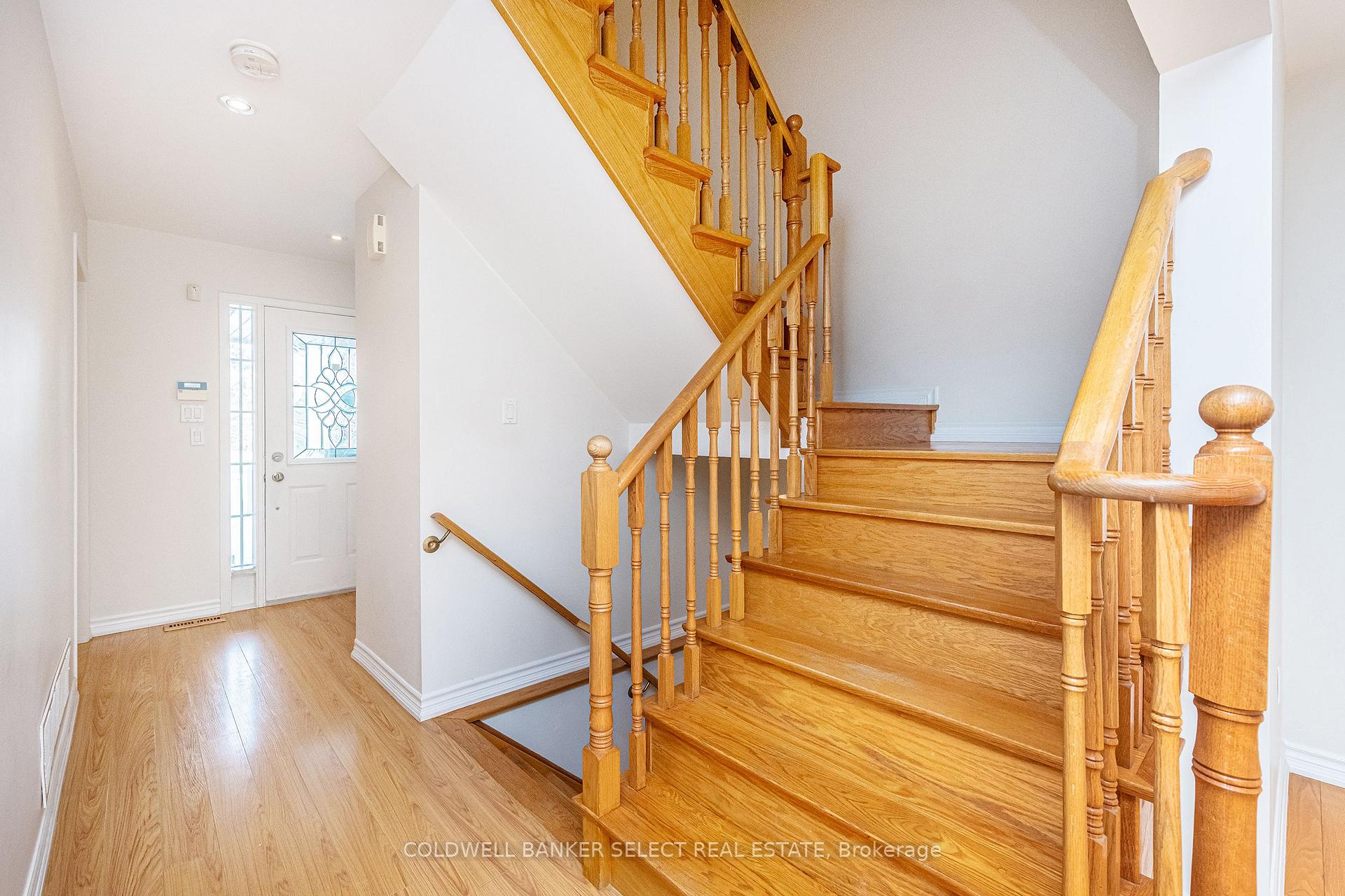 Photo 12 of 54 Hanton Crescent, Caledon, Bolton East — HOMEH