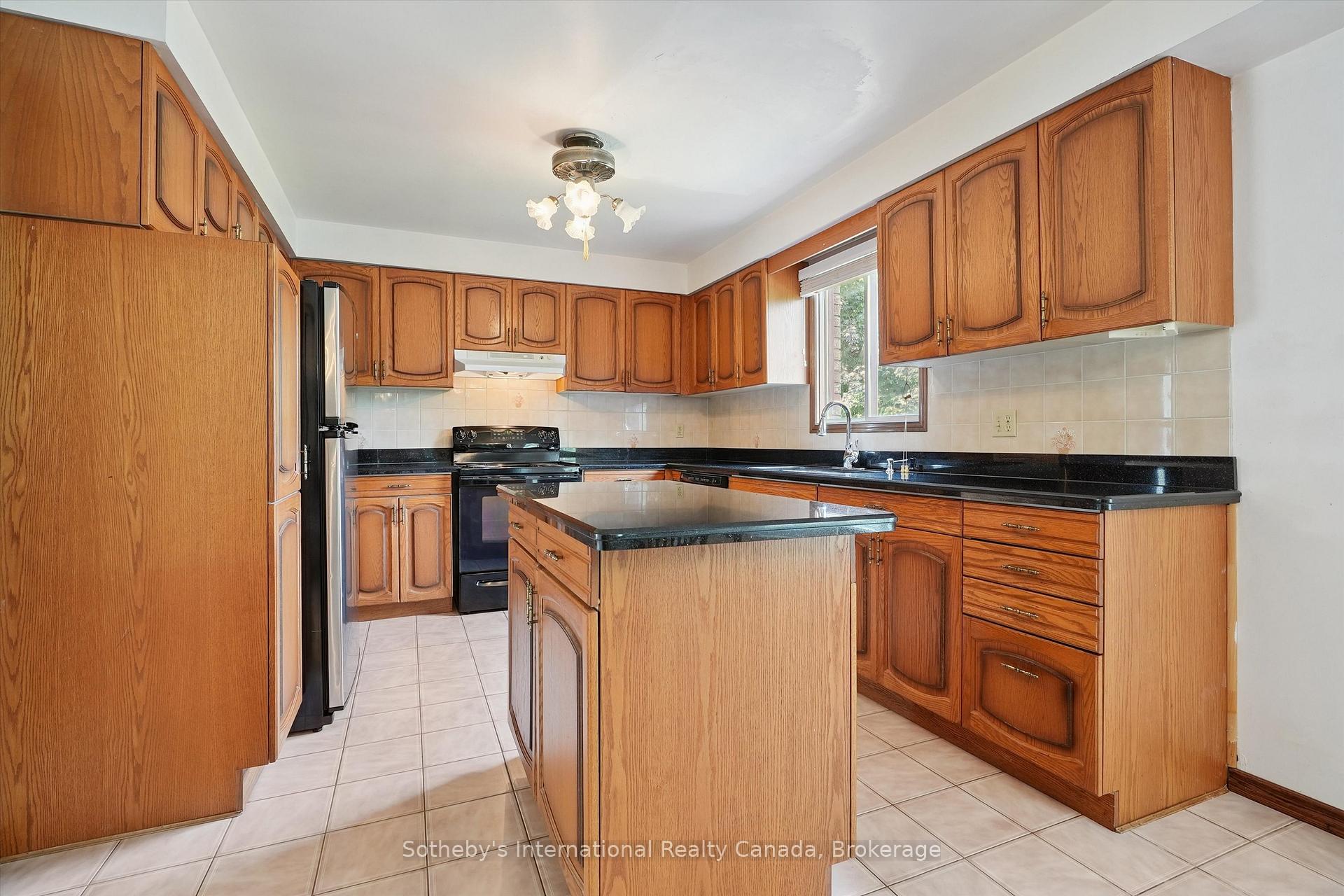 Photo 8 of 6 Windstar Place, Hamilton, Gurnett — HOMEH