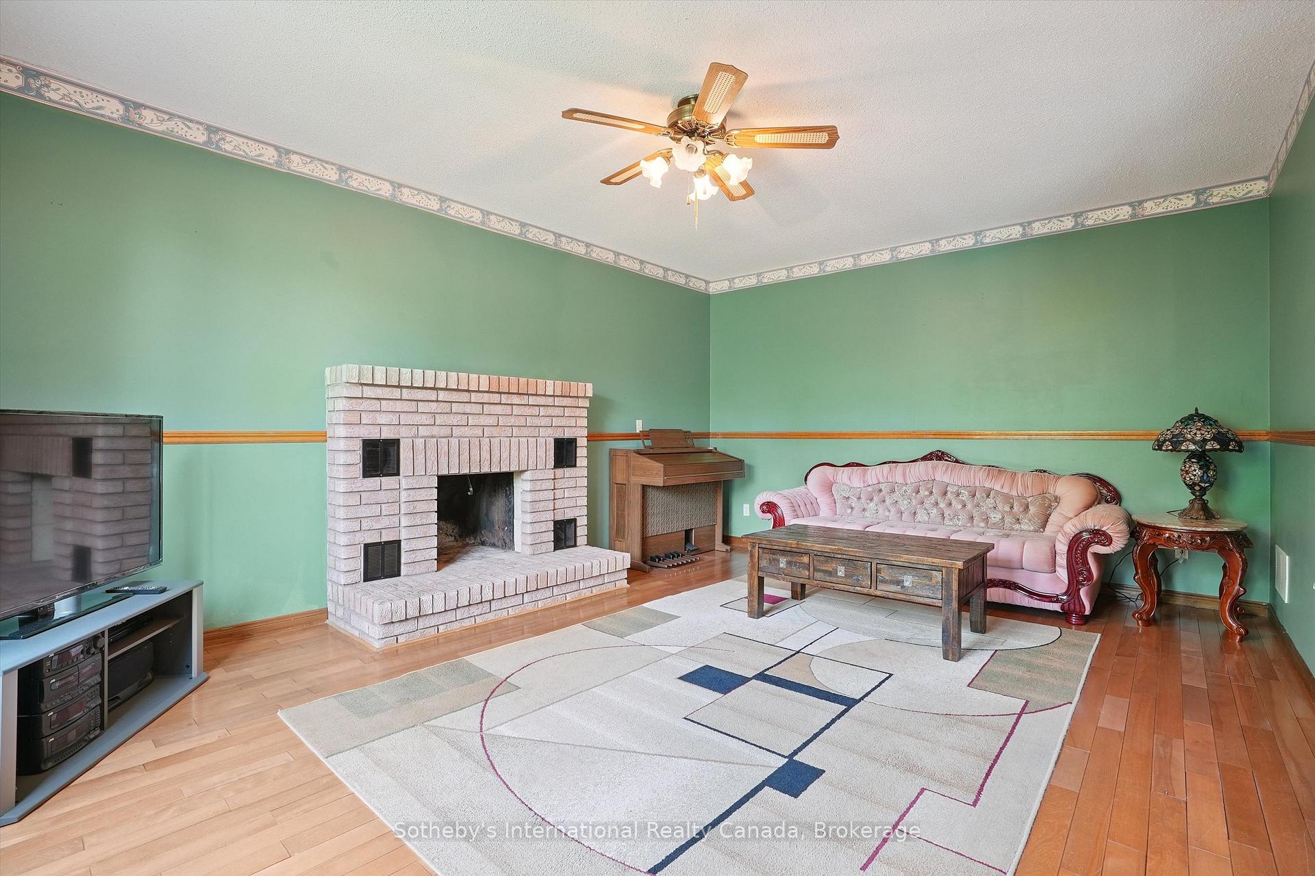 Photo 12 of 6 Windstar Place, Hamilton, Gurnett — HOMEH