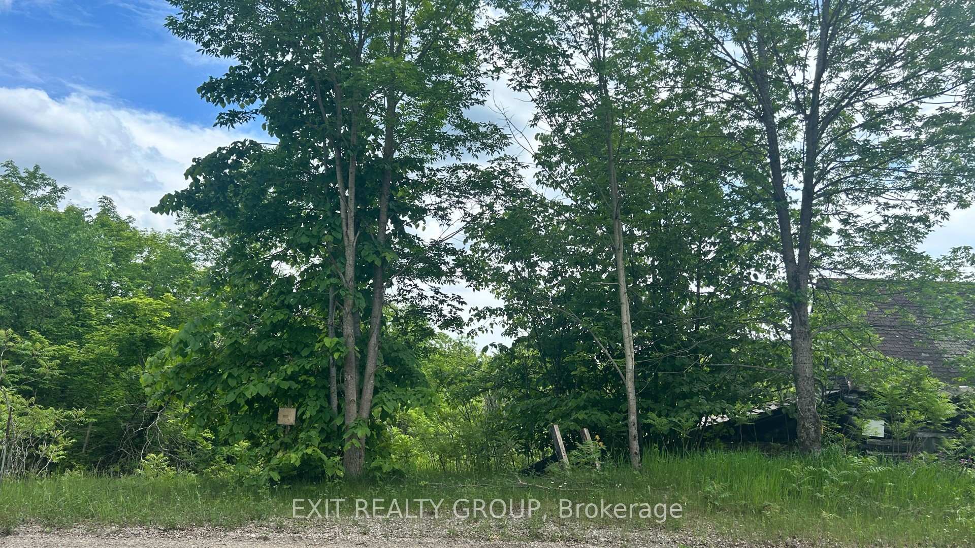 Photo 8 of 1989 Elm Tree Road, Frontenac, Frontenac Centre — HOMEH