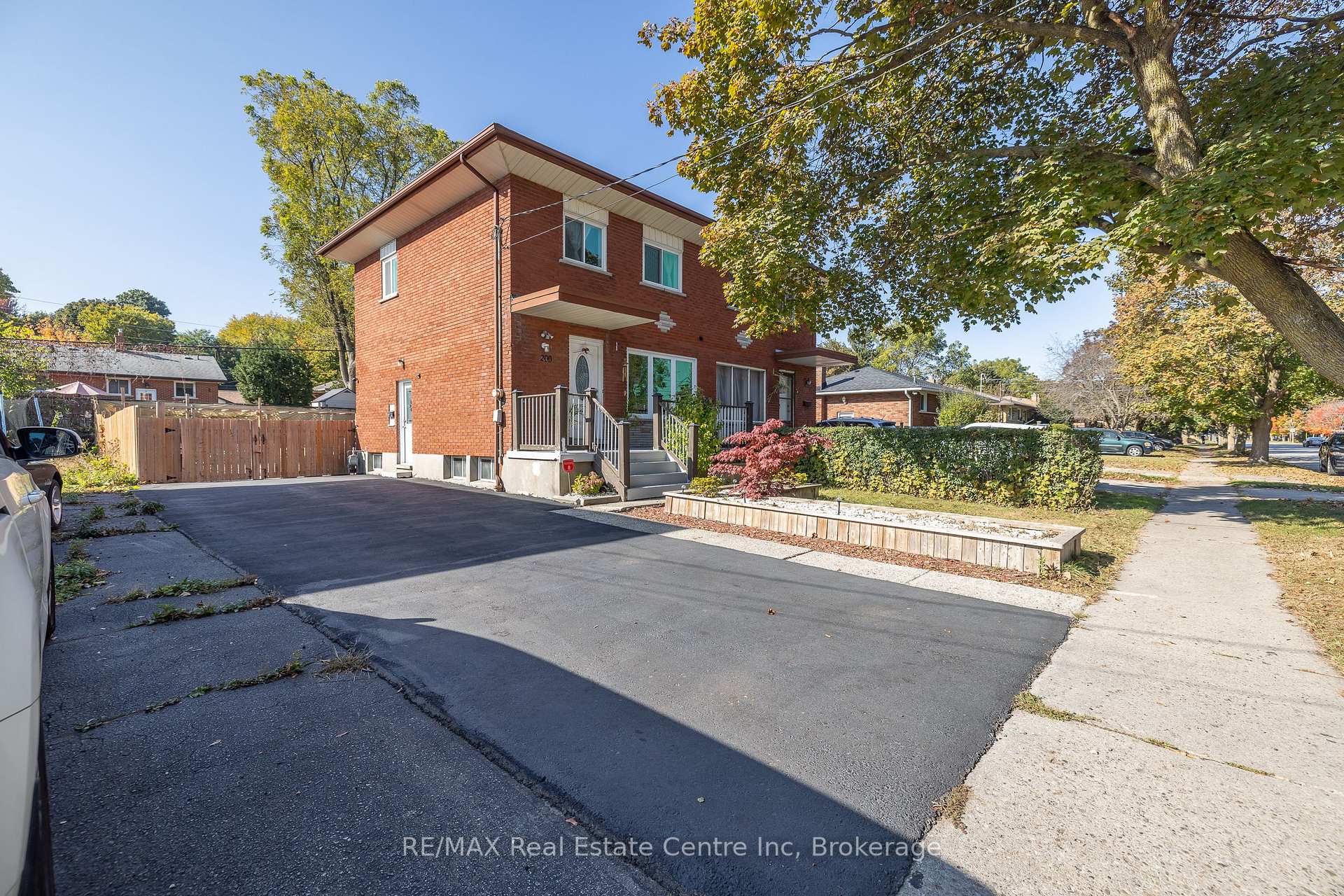 Front of 200 Alma Street N