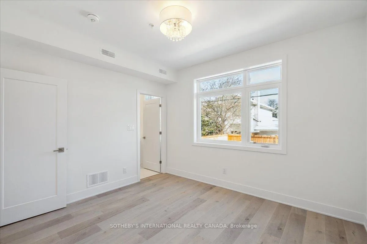 Photo 8 of 683 Melbourne Avenue, Ottawa, Laurentianview — HOMEH