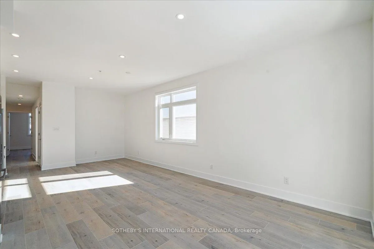 Photo 24 of 683 Melbourne Avenue, Ottawa, Laurentianview — HOMEH