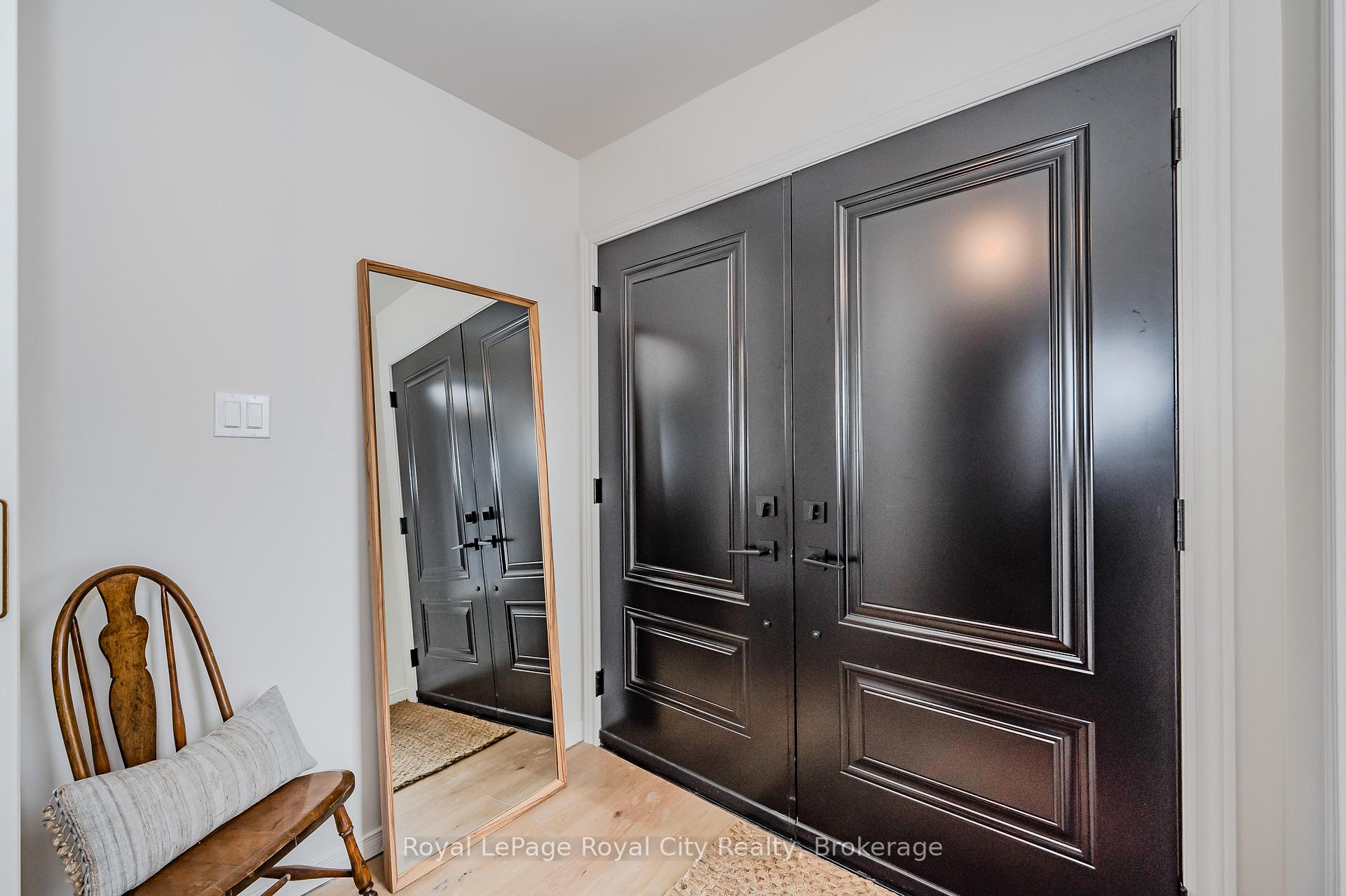 Photo 2 of 24 Bridlewood Drive, Guelph, Kortright Hills — HOMEH