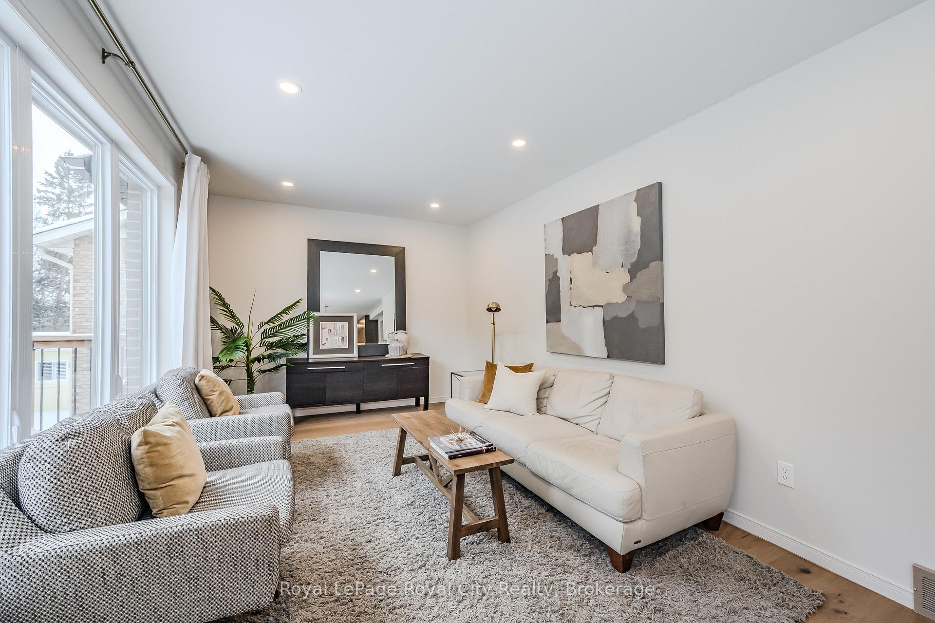 Photo 12 of 24 Bridlewood Drive, Guelph, Kortright Hills — HOMEH