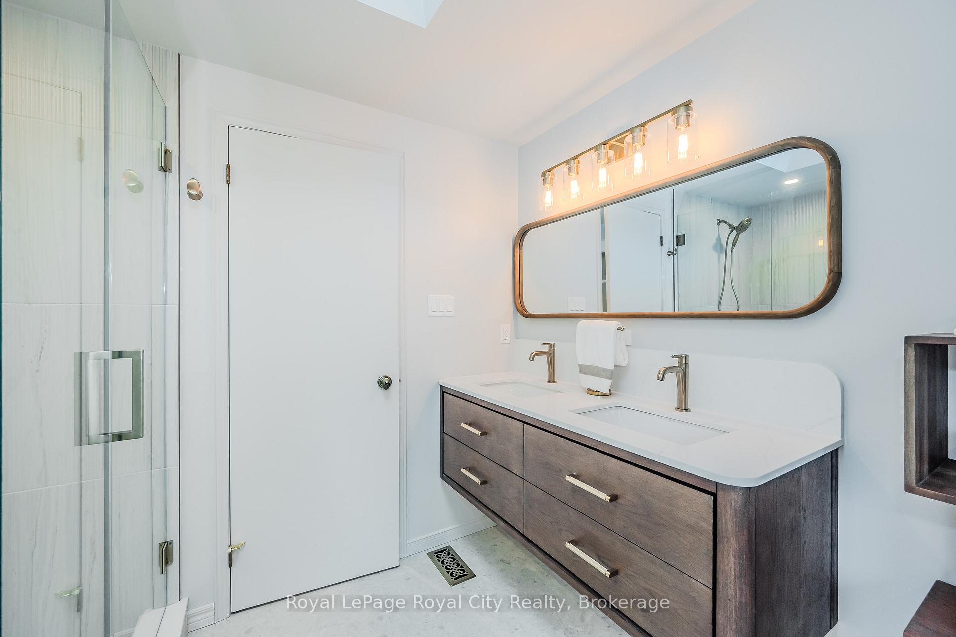 Photo 18 of 24 Bridlewood Drive, Guelph, Kortright Hills — HOMEH