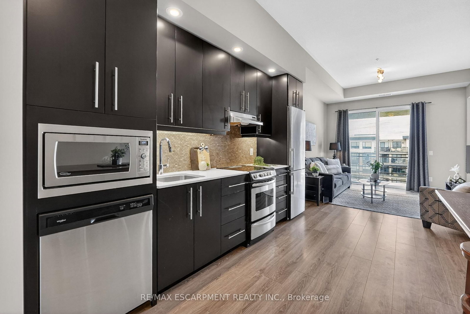 Photo 5 of Unit 602, 10 Esplanade Lane, Grimsby, Grimsby Beach — HOMEH