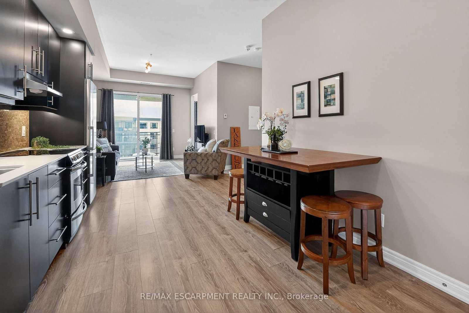 Photo 6 of Unit 602, 10 Esplanade Lane, Grimsby, Grimsby Beach — HOMEH