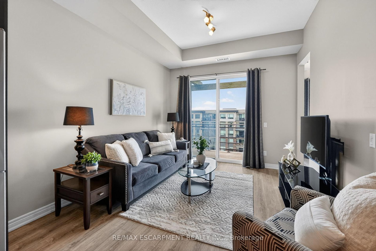 Photo 10 of Unit 602, 10 Esplanade Lane, Grimsby, Grimsby Beach — HOMEH