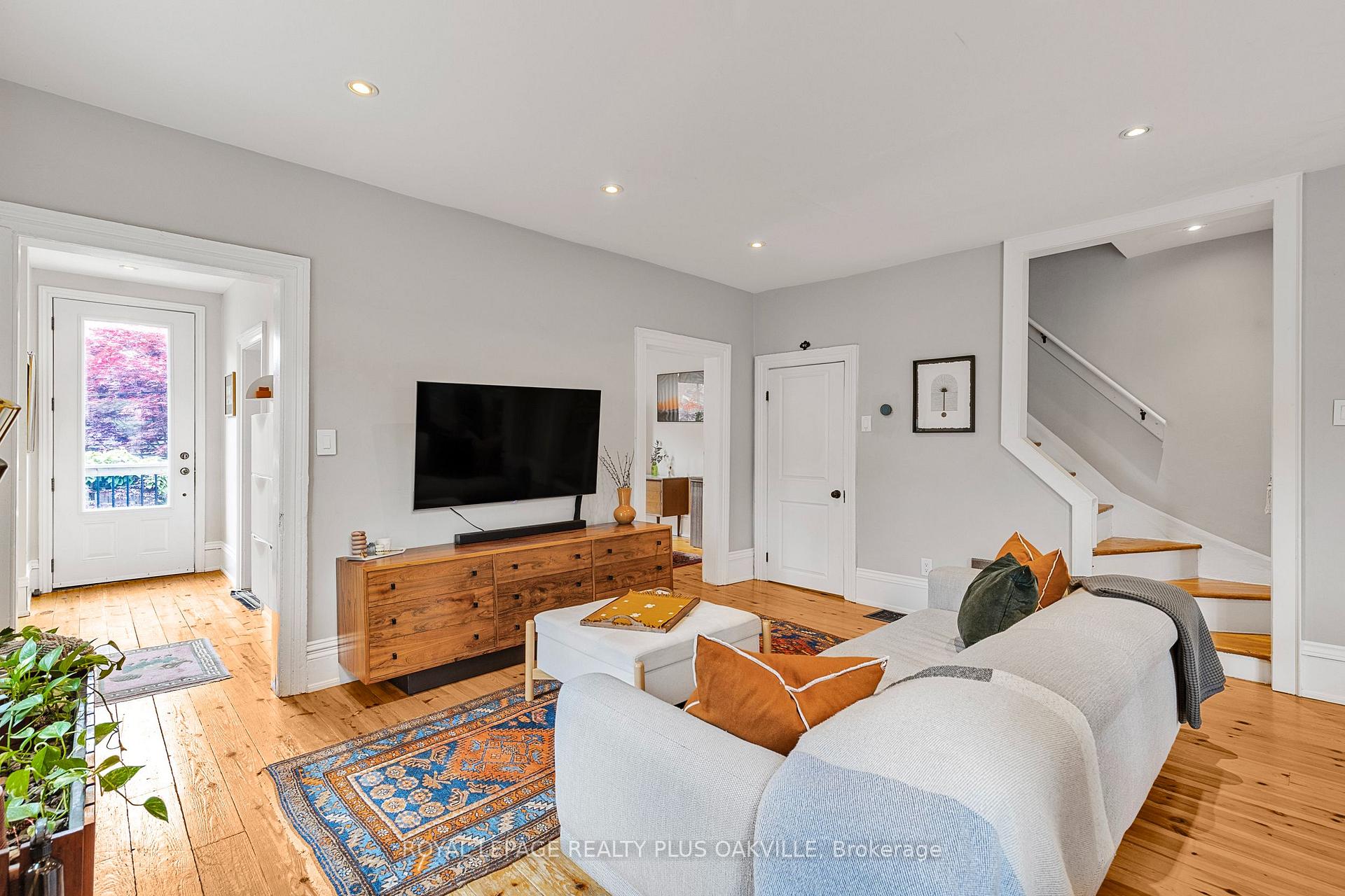 Photo 10 of 73 Pearl Street N, Hamilton, Strathcona — HOMEH