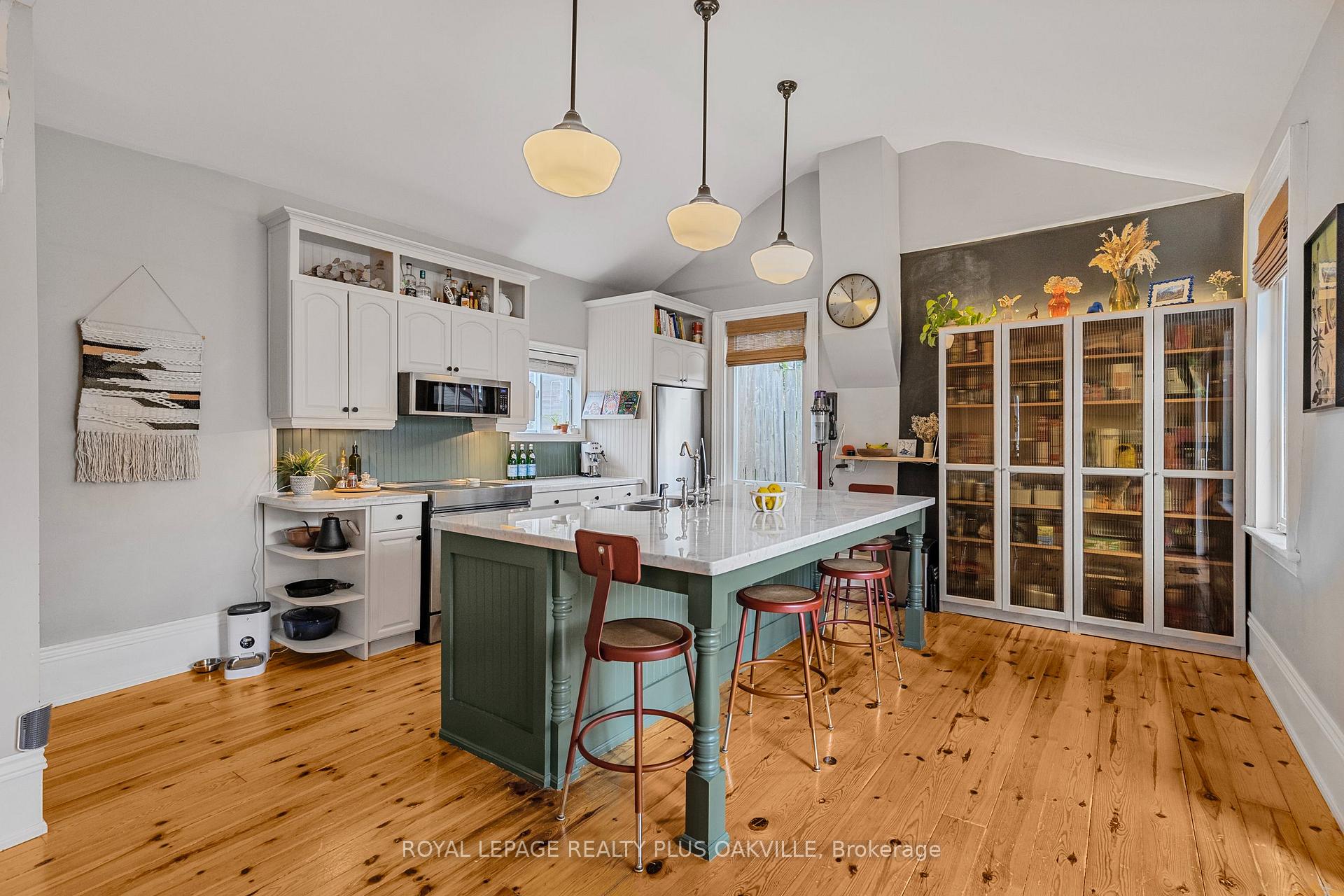 Photo 12 of 73 Pearl Street N, Hamilton, Strathcona — HOMEH