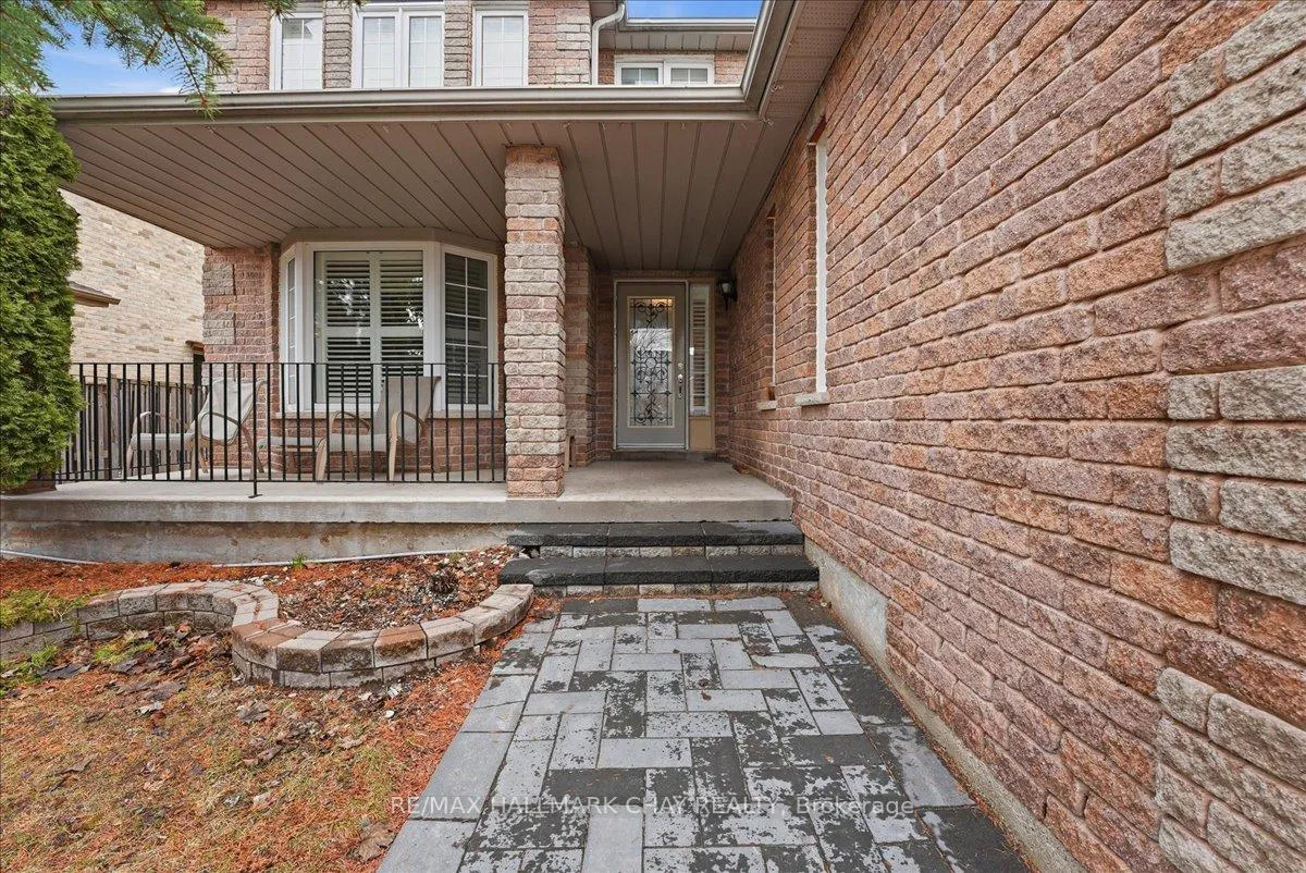 Photo 3 of 102 Esther Drive, Barrie, Painswick South — HOMEH