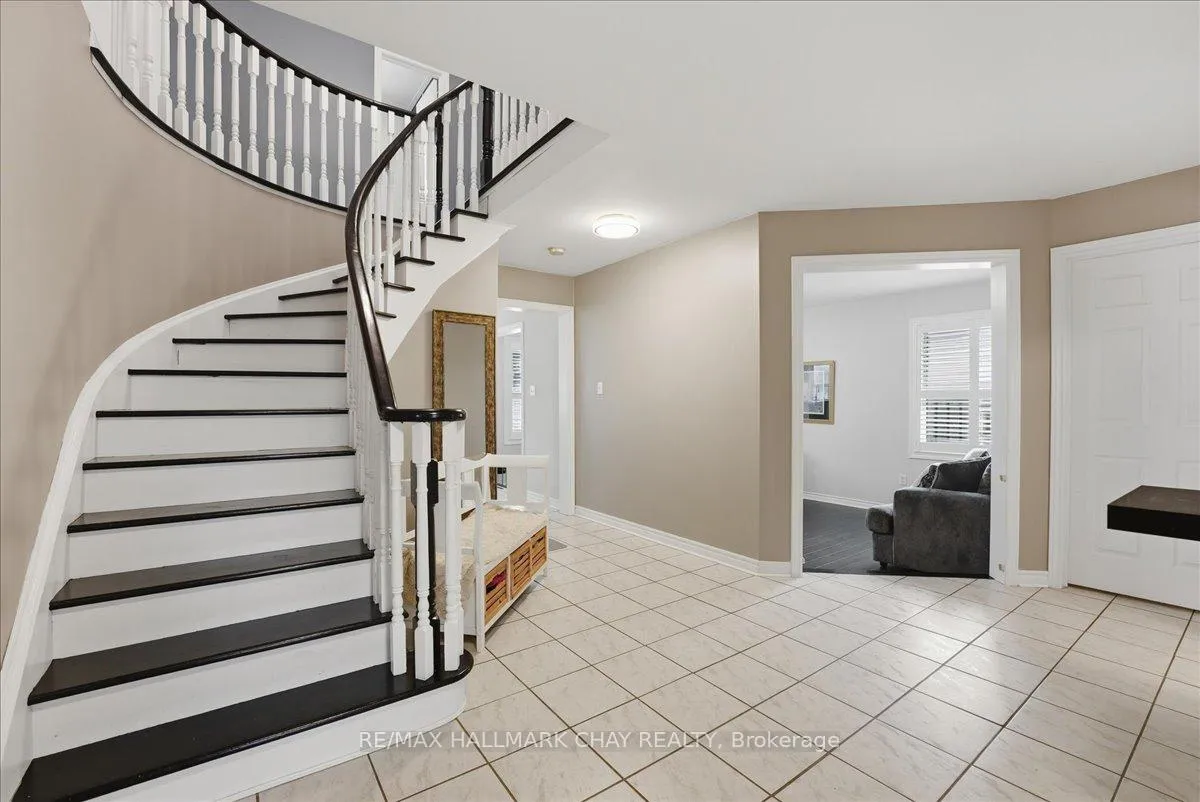Photo 5 of 102 Esther Drive, Barrie, Painswick South — HOMEH