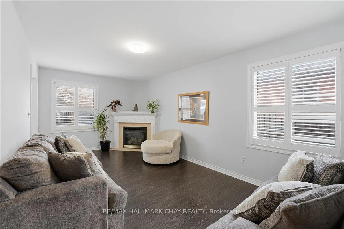 Photo 8 of 102 Esther Drive, Barrie, Painswick South — HOMEH