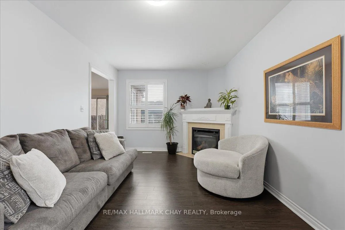Photo 9 of 102 Esther Drive, Barrie, Painswick South — HOMEH