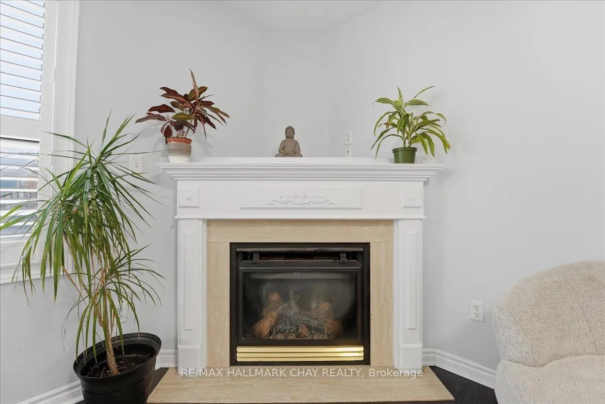 Photo 10 of 102 Esther Drive, Barrie, Painswick South — HOMEH
