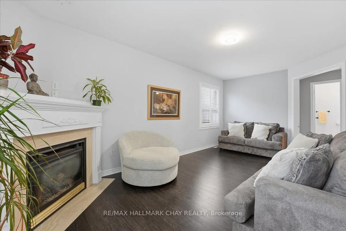 Photo 11 of 102 Esther Drive, Barrie, Painswick South — HOMEH