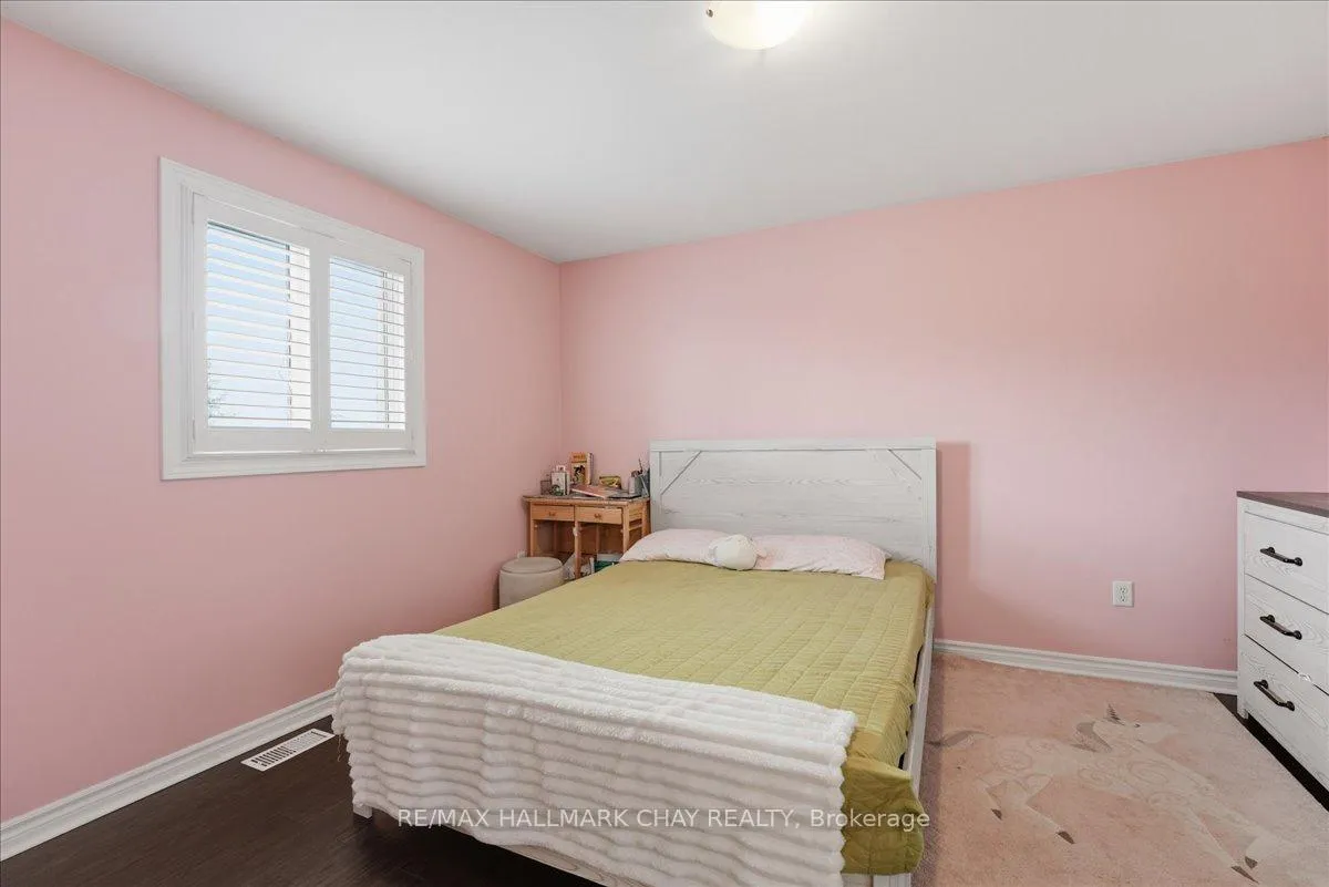 Photo 24 of 102 Esther Drive, Barrie, Painswick South — HOMEH