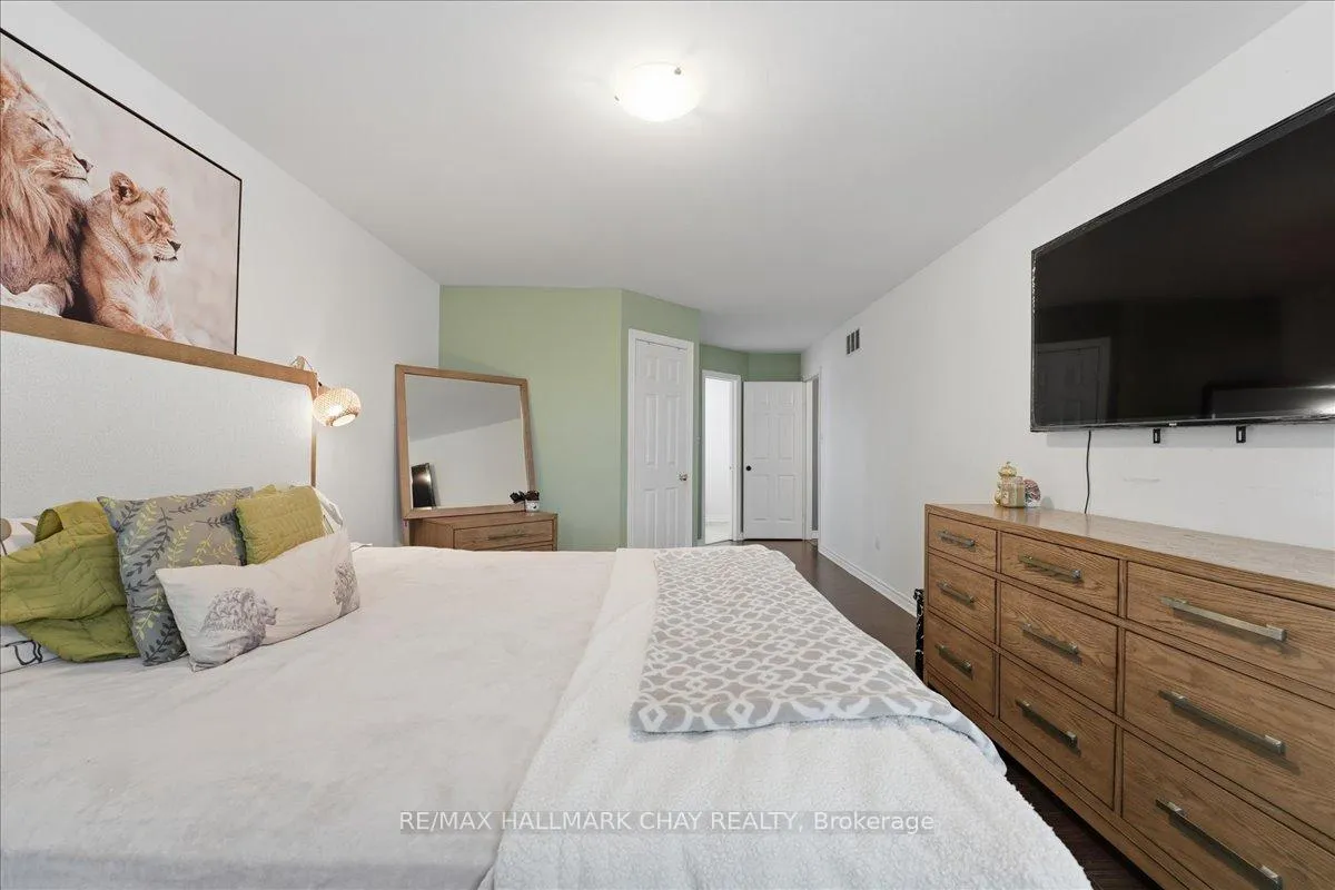 Photo 30 of 102 Esther Drive, Barrie, Painswick South — HOMEH