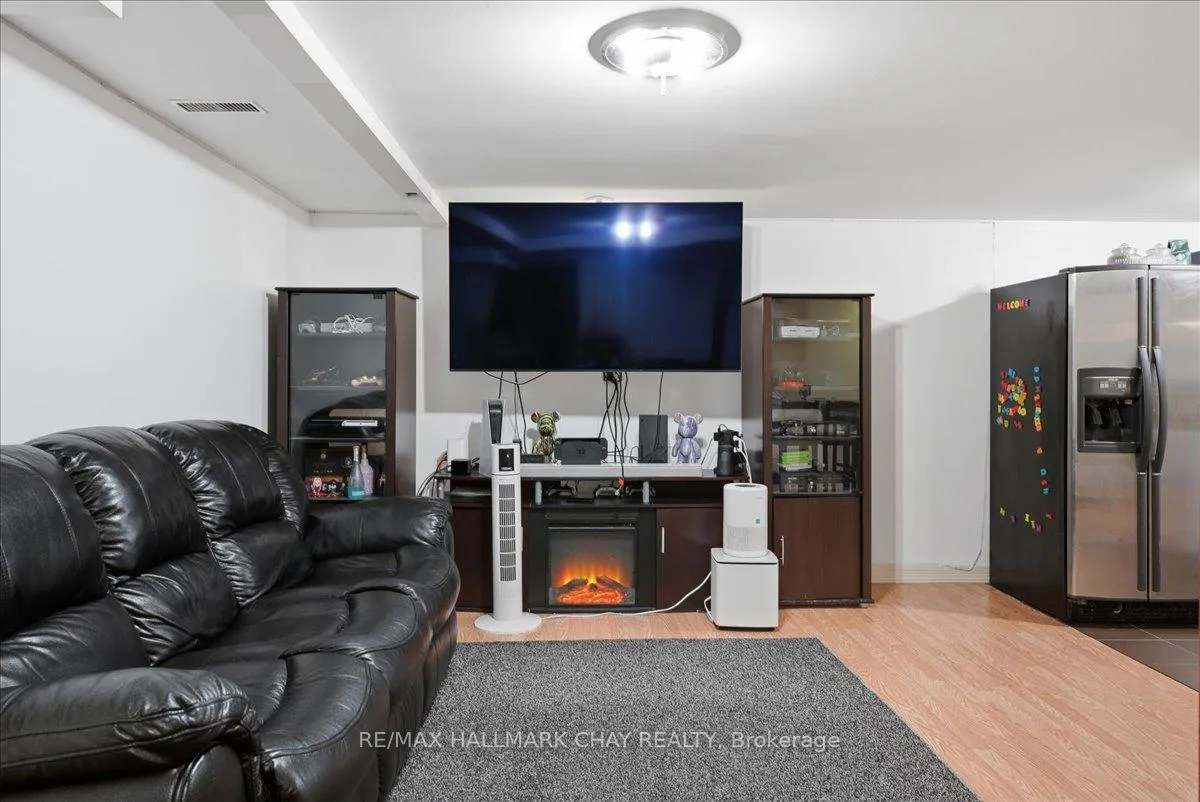 Photo 34 of 102 Esther Drive, Barrie, Painswick South — HOMEH