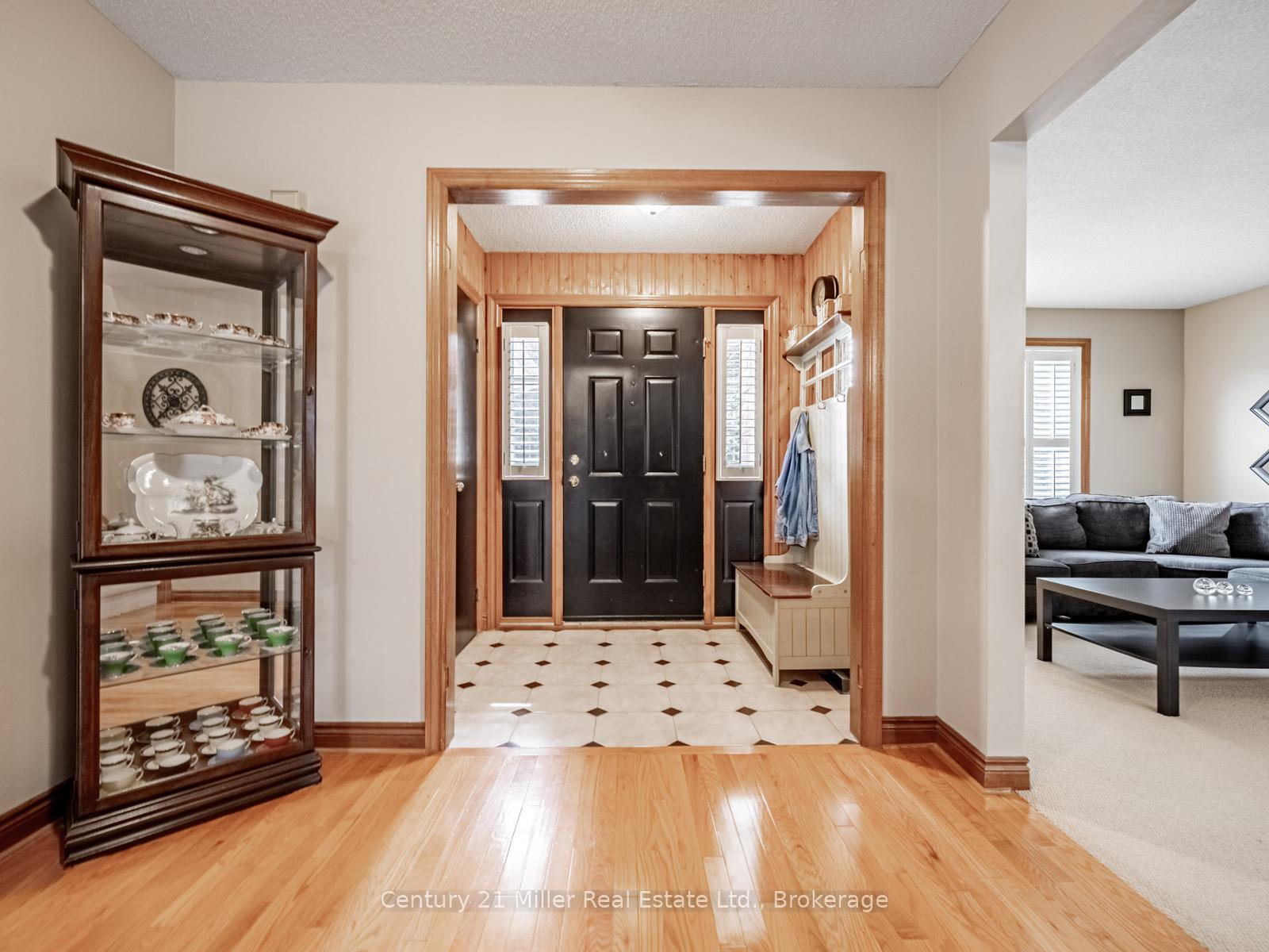 Photo 4 of 181 Meadowbrook Drive, Hamilton, Ancaster — HOMEH