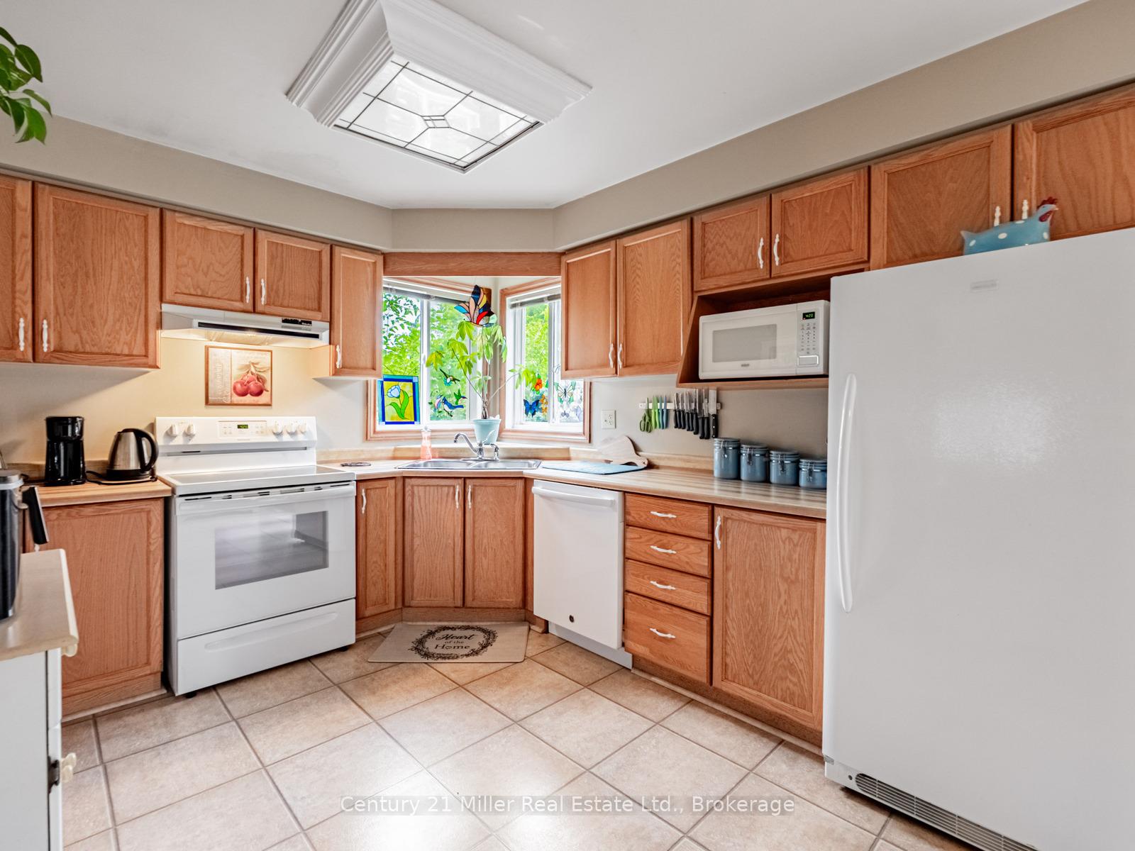 Photo 9 of 181 Meadowbrook Drive, Hamilton, Ancaster — HOMEH