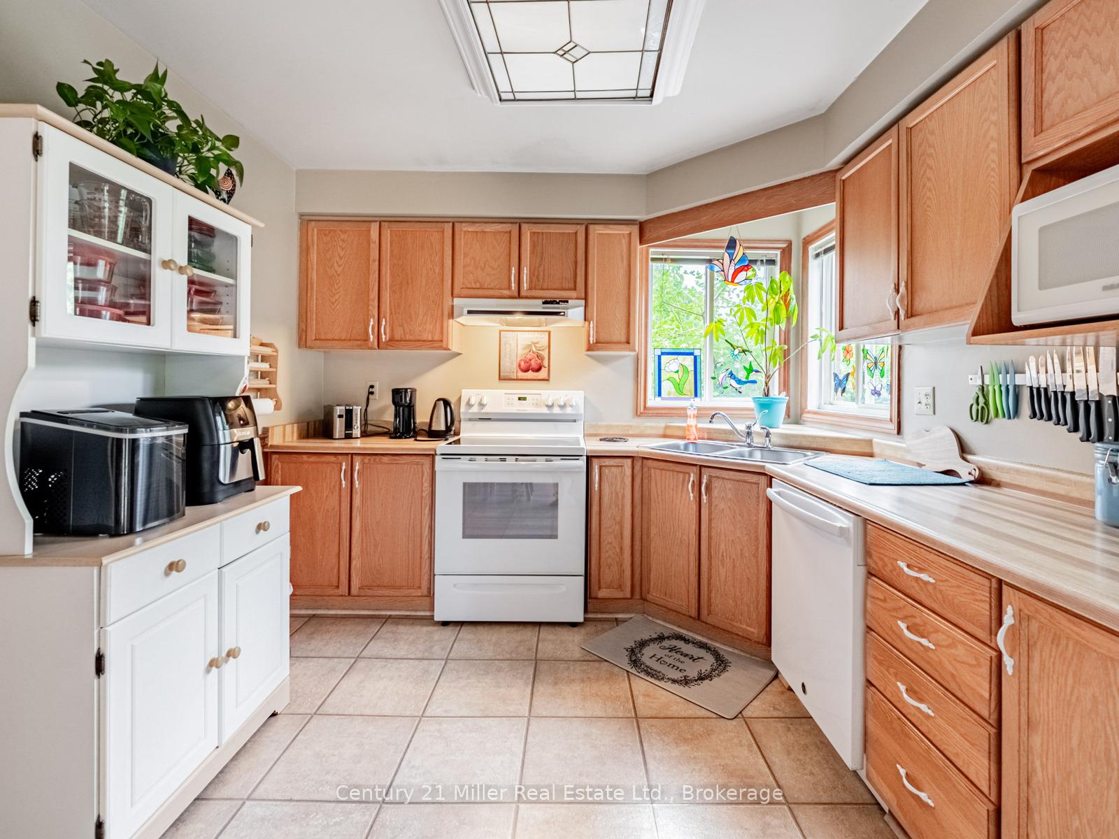 Photo 10 of 181 Meadowbrook Drive, Hamilton, Ancaster — HOMEH