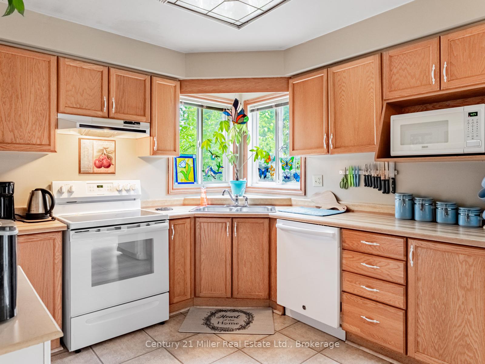 Photo 11 of 181 Meadowbrook Drive, Hamilton, Ancaster — HOMEH