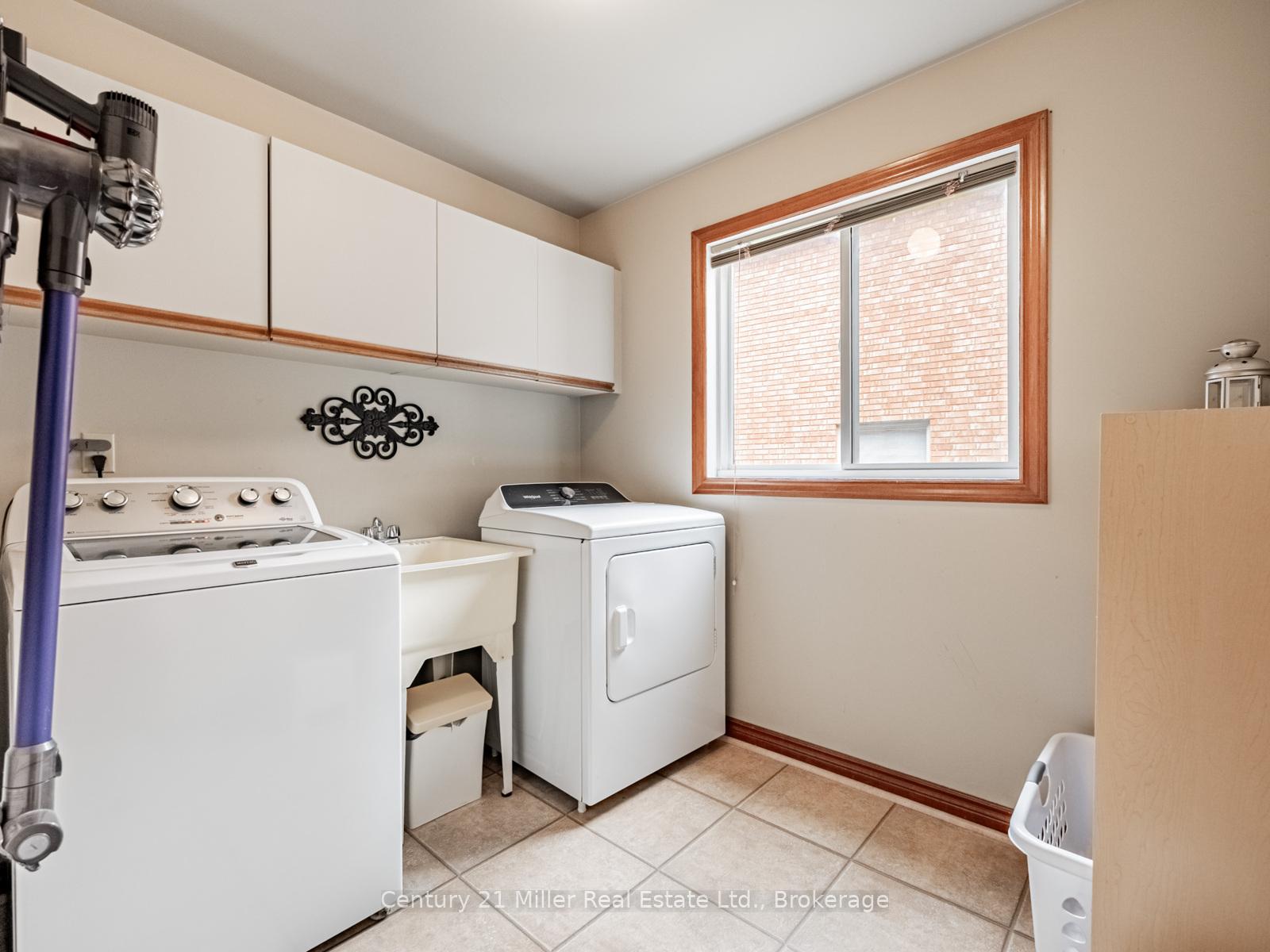 Photo 19 of 181 Meadowbrook Drive, Hamilton, Ancaster — HOMEH