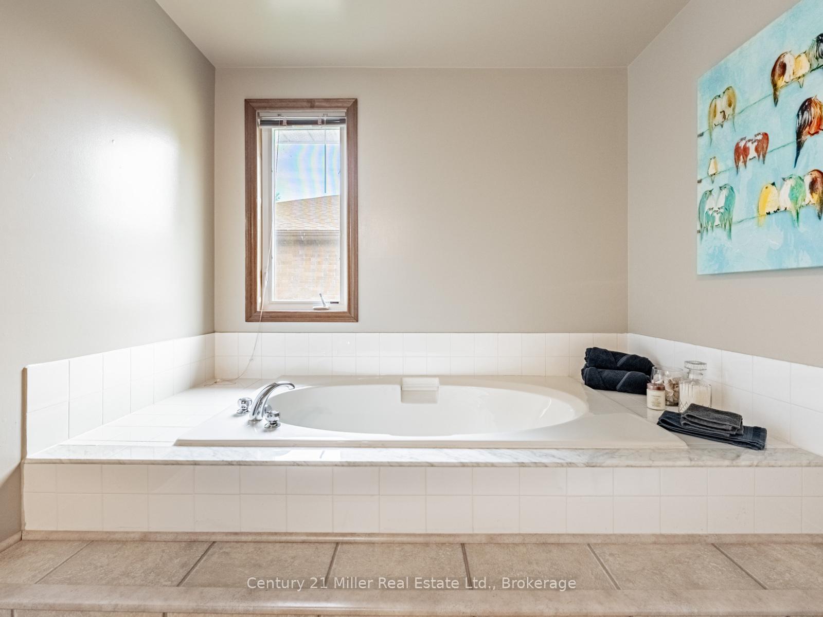 Photo 25 of 181 Meadowbrook Drive, Hamilton, Ancaster — HOMEH