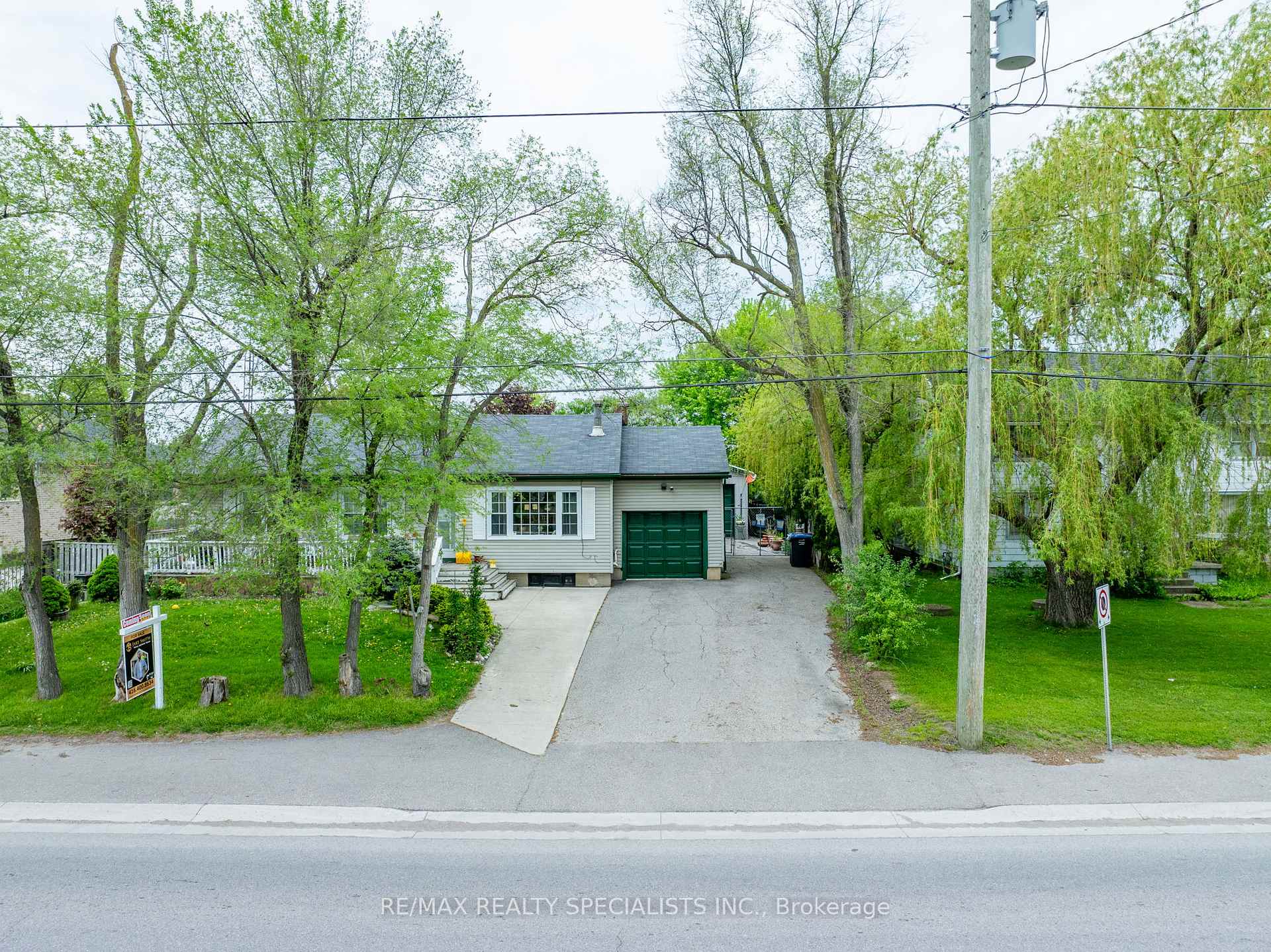 Front of 2958 King Street