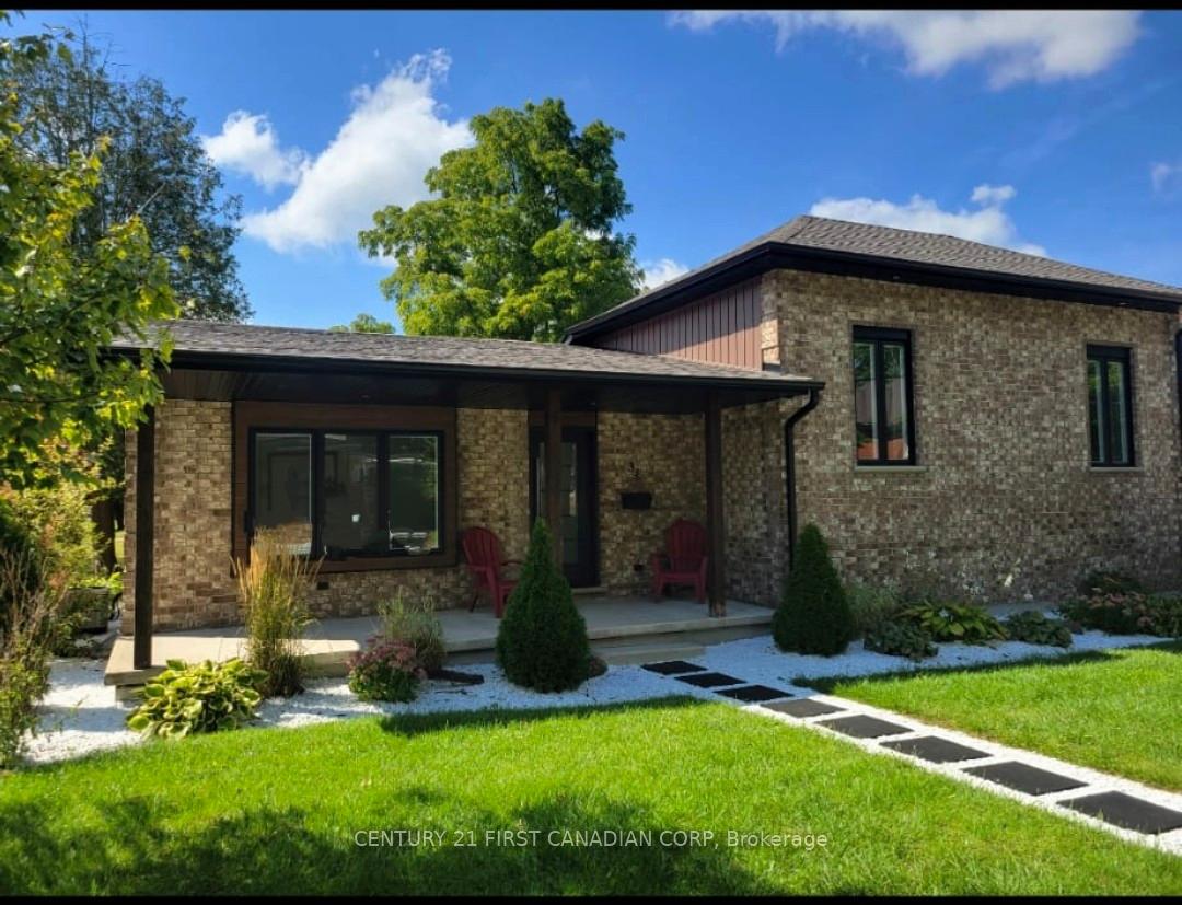 Photo 3 of 34 Wellington Street, Aylmer — HOMEH