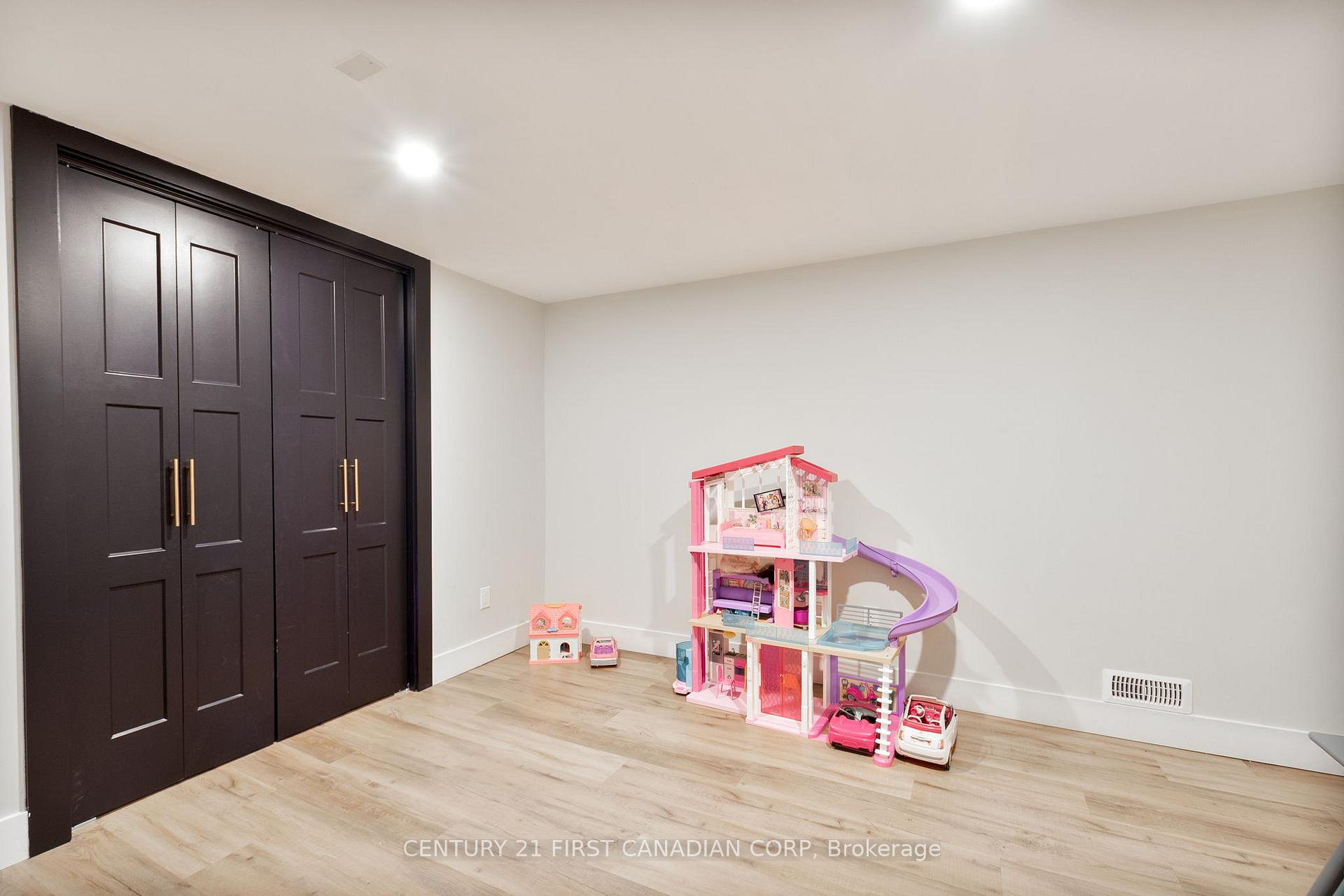Photo 31 of 34 Wellington Street, Aylmer — HOMEH