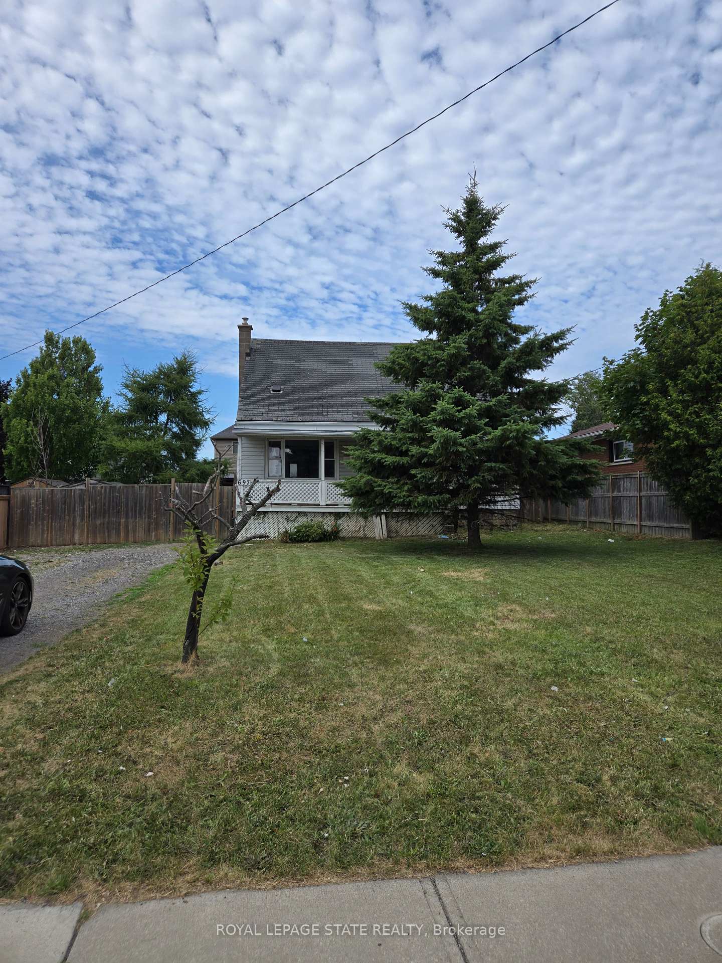 Photo 1 of 697 Limeridge Road E, Hamilton, Lawfield — HOMEH