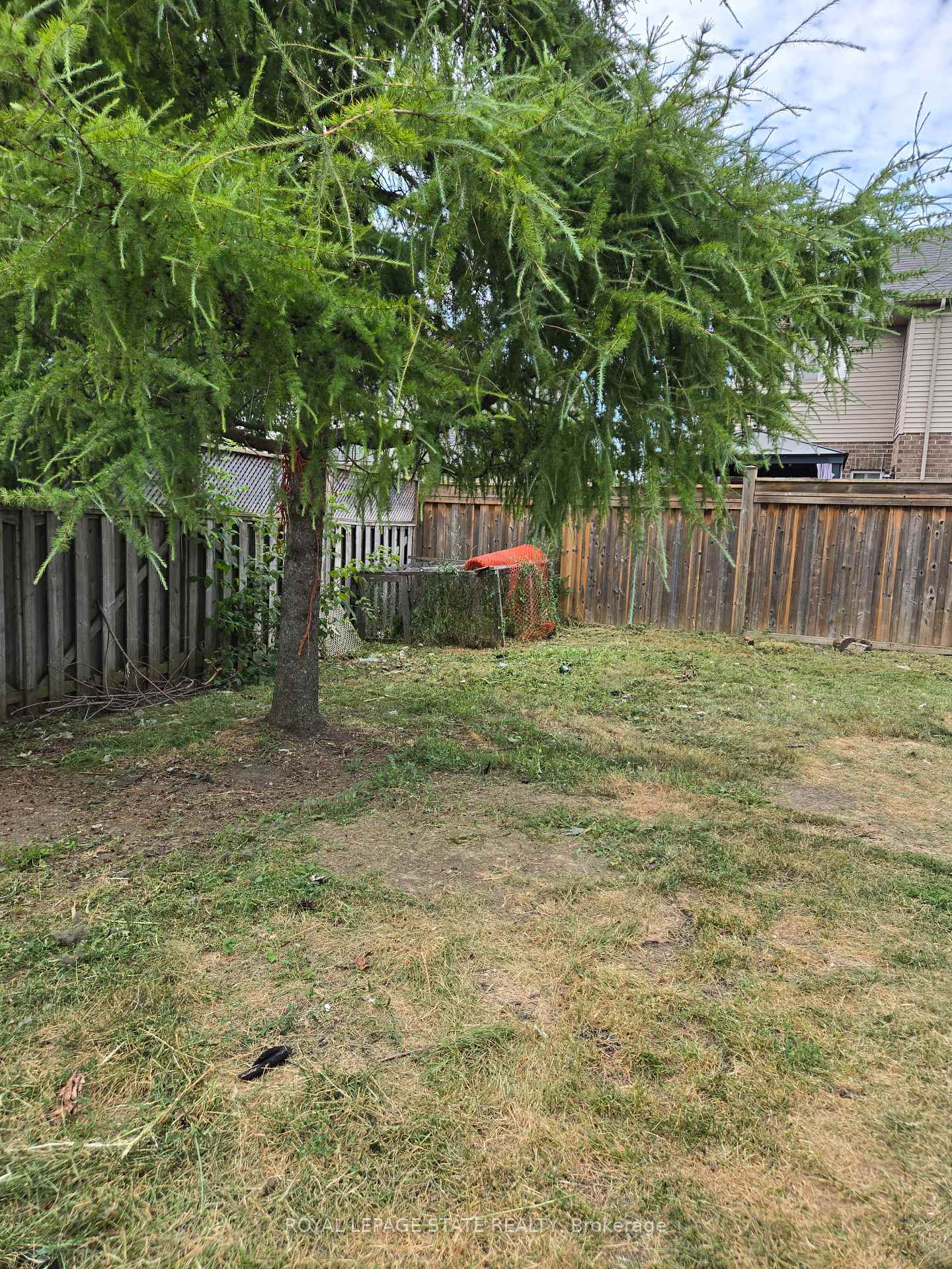 Photo 3 of 697 Limeridge Road E, Hamilton, Lawfield — HOMEH